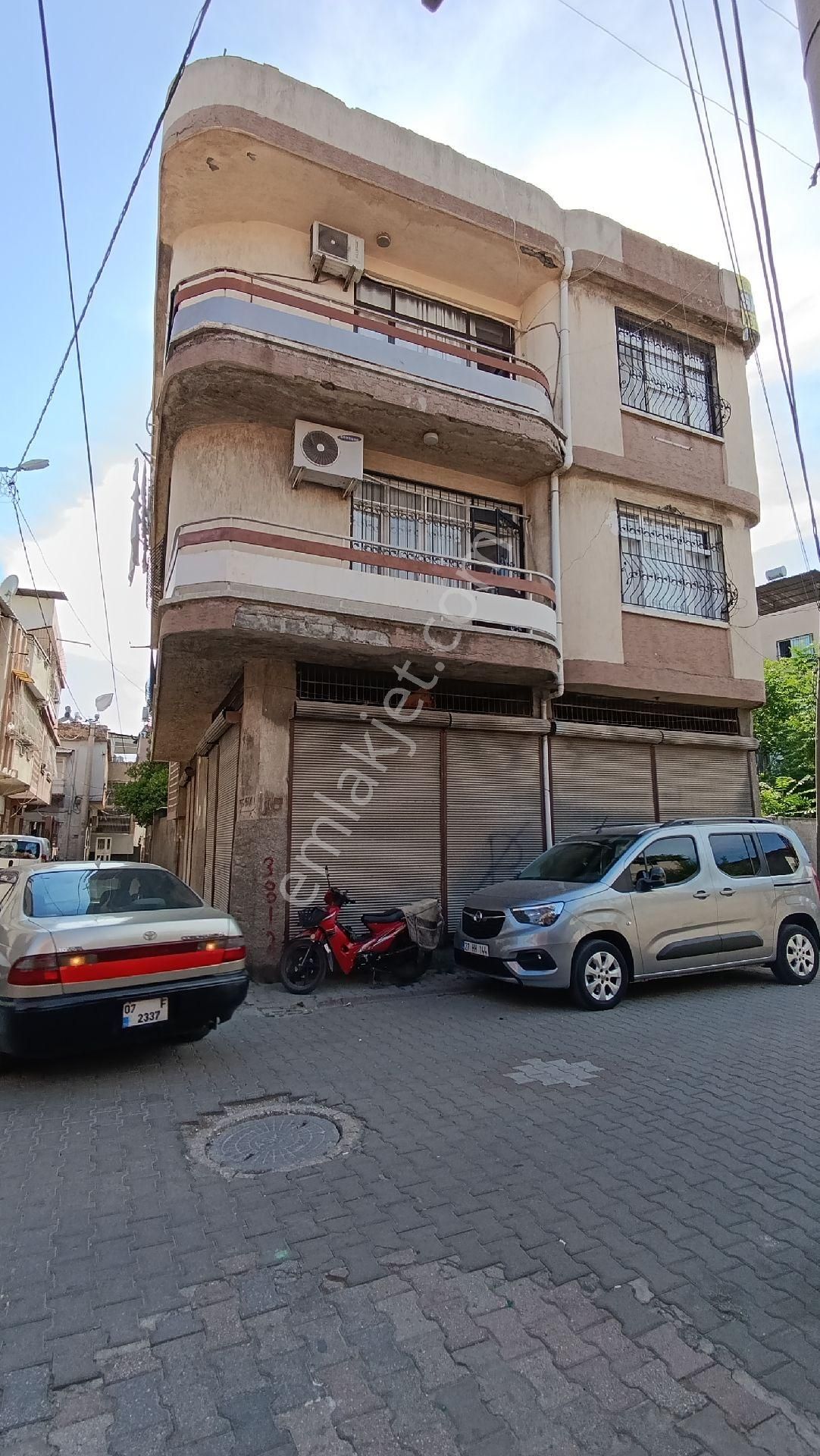 Seyhan Çarşı Merkez'de Tek Tapu Müstakil Ev Arsa Komple Satılık