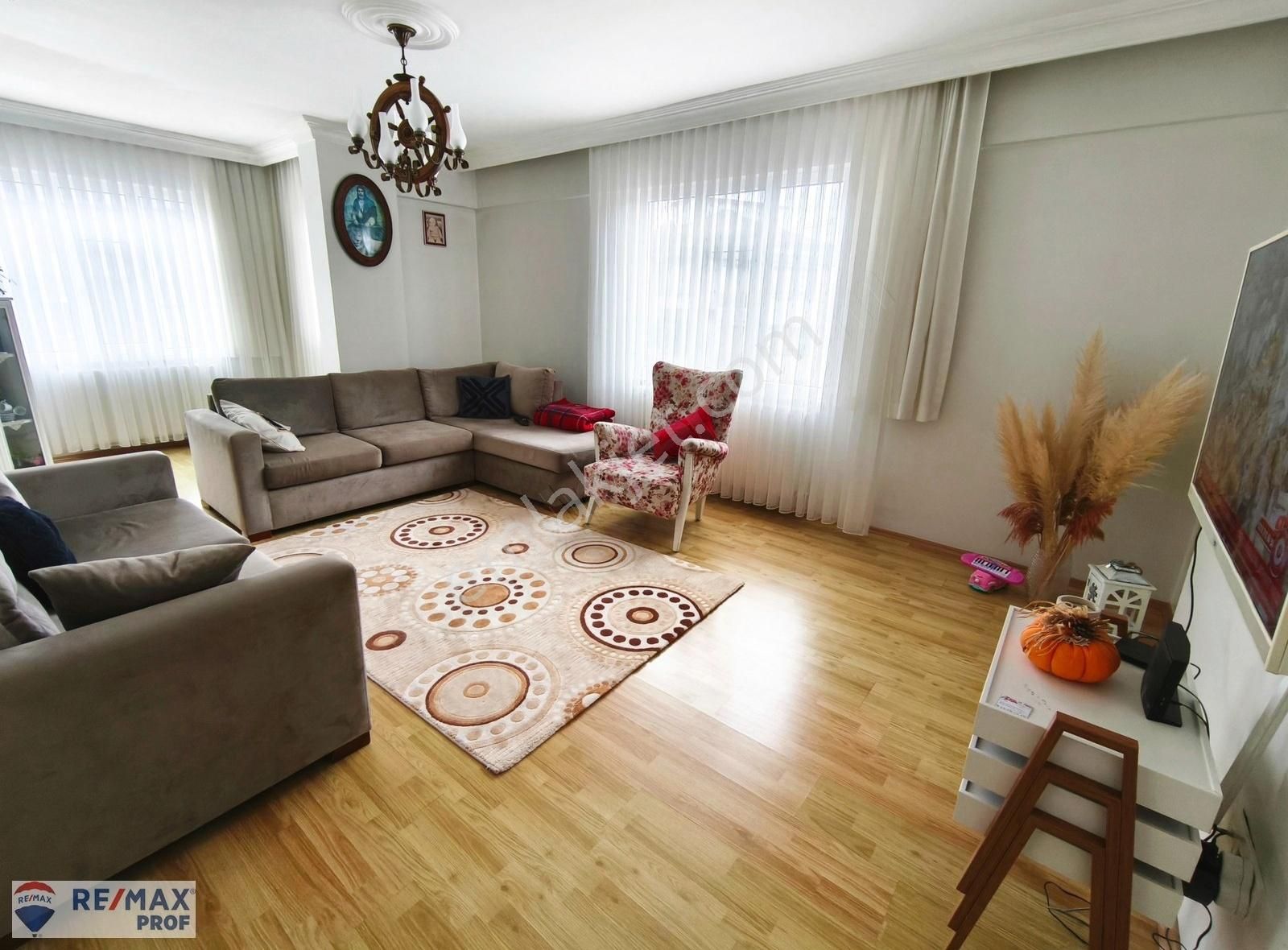 Metroya Yakın, Net 195 M2, 6+2, Yüksek Tavanlı Dubleks Daire!!