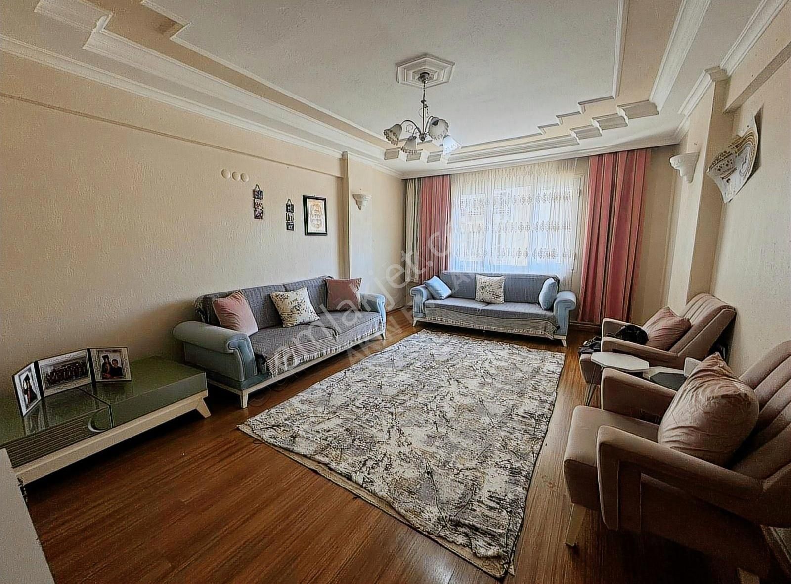 Yeşilbağlar Mah. Cadde Üzerinde 105m2 Arakat 2+1 Satılık Daire