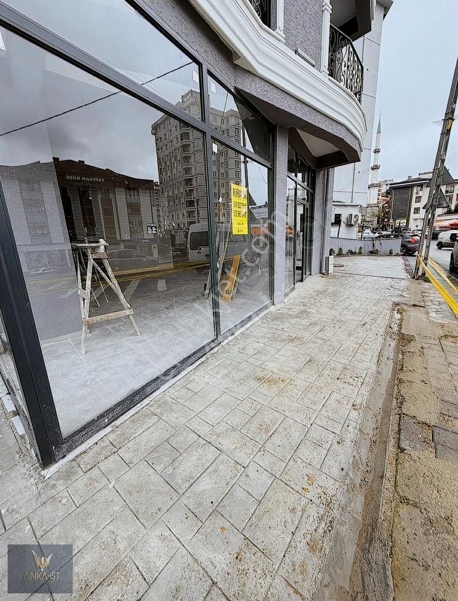 Aydınlı Merkez De Tabela Değeri Yüksek Geniş Alan Kiralık Dükkan
