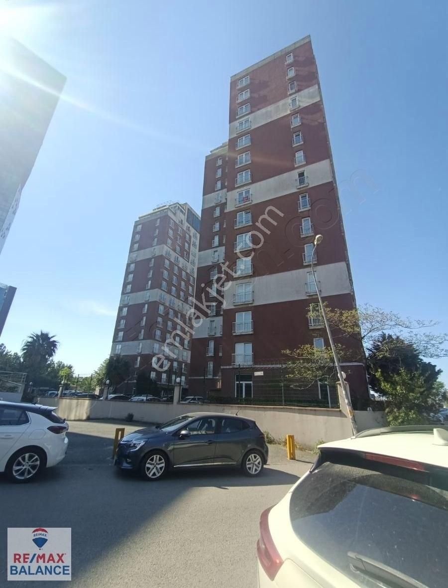Soğanlık Metroya 2 Dakika Site İçi Kiralık 1+ 1 Daire