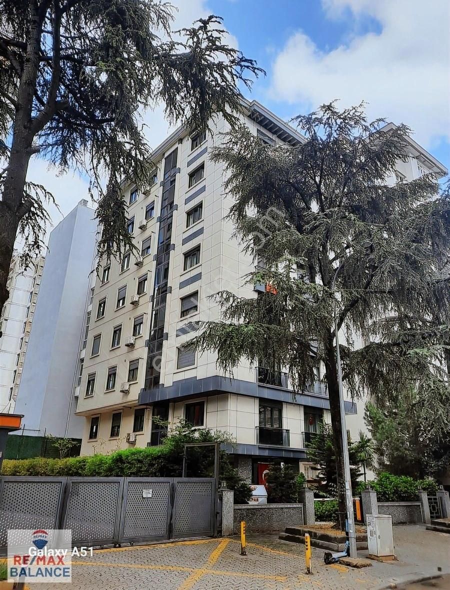 Kadıköy Göztepe Taşmektep Sok 2+1 Ebevyn Banyo Boş Satılık Daire