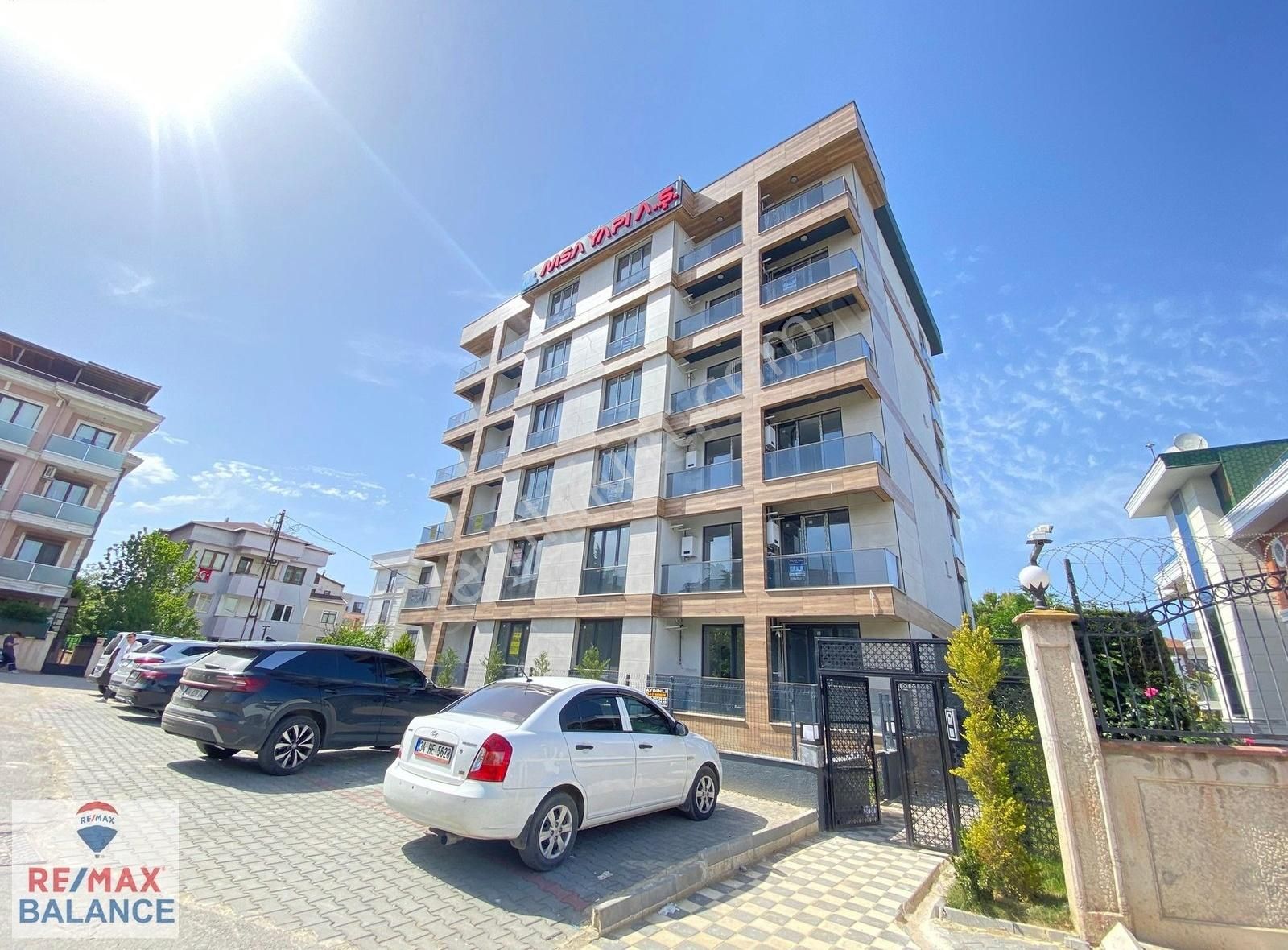 Tuzla Postane Mahallesi Balkonlu 1+1 Kiralık Daire