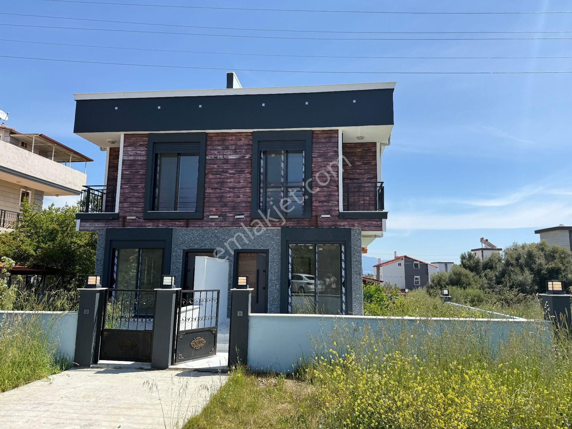 Doğanbey De Çok Büyük Bahçeli Deniz Çok Yakın Satılık 2+1 Villa
