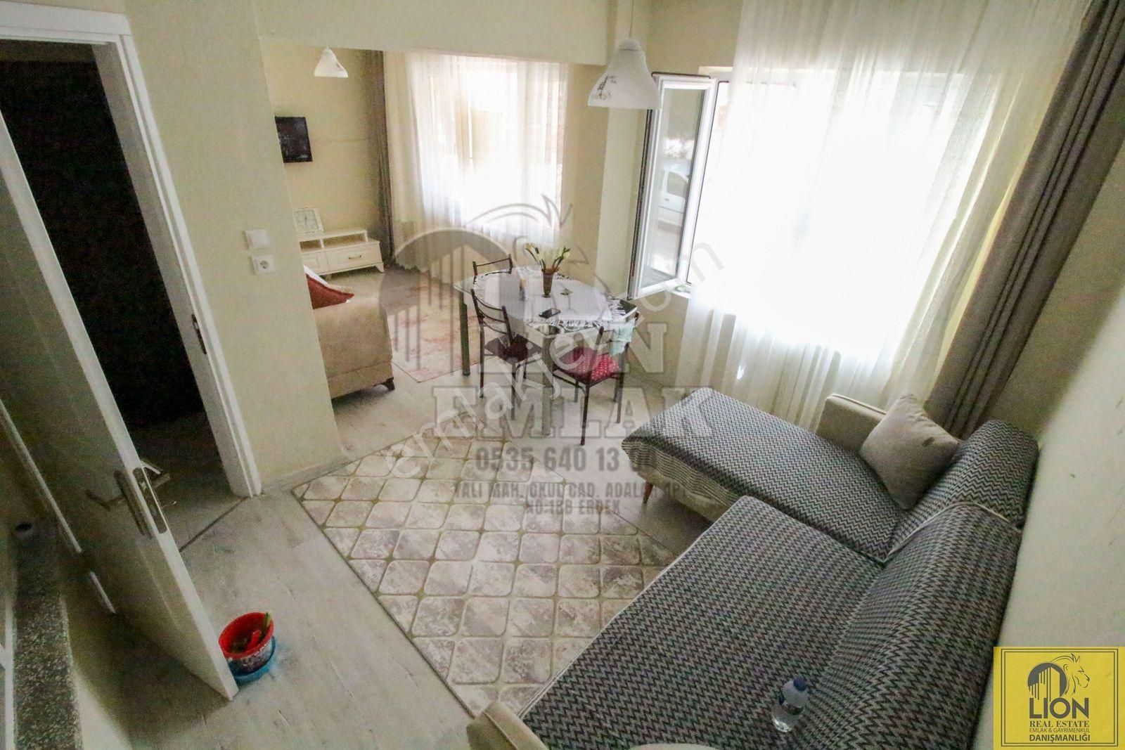 Erdek Yalı Mahallesi Merkezde Satılık 1+1 Yüksek Giriş Daire