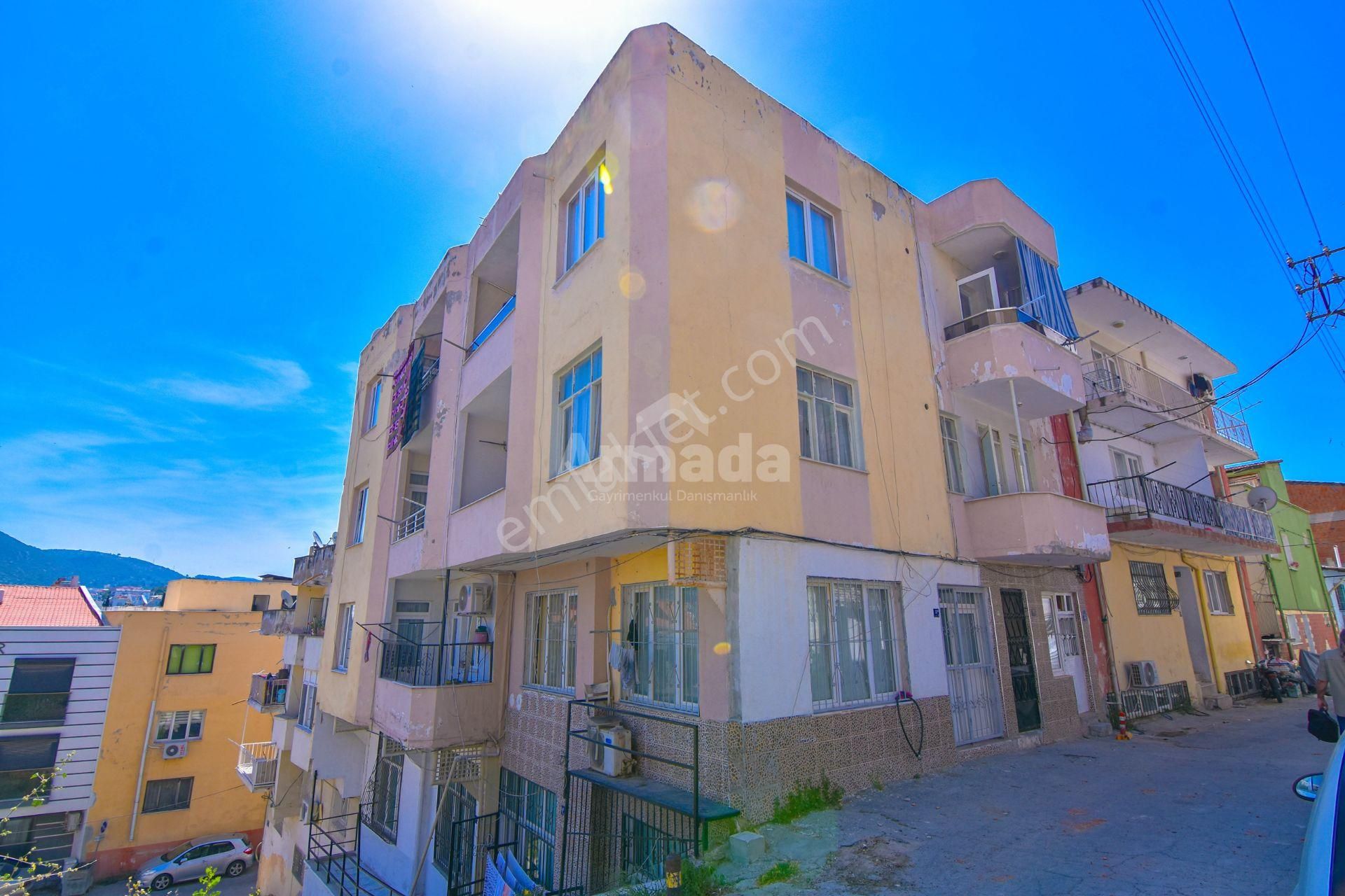 Kuşadası Merkez'de 2+1 Eşyasız Kiralık Daire