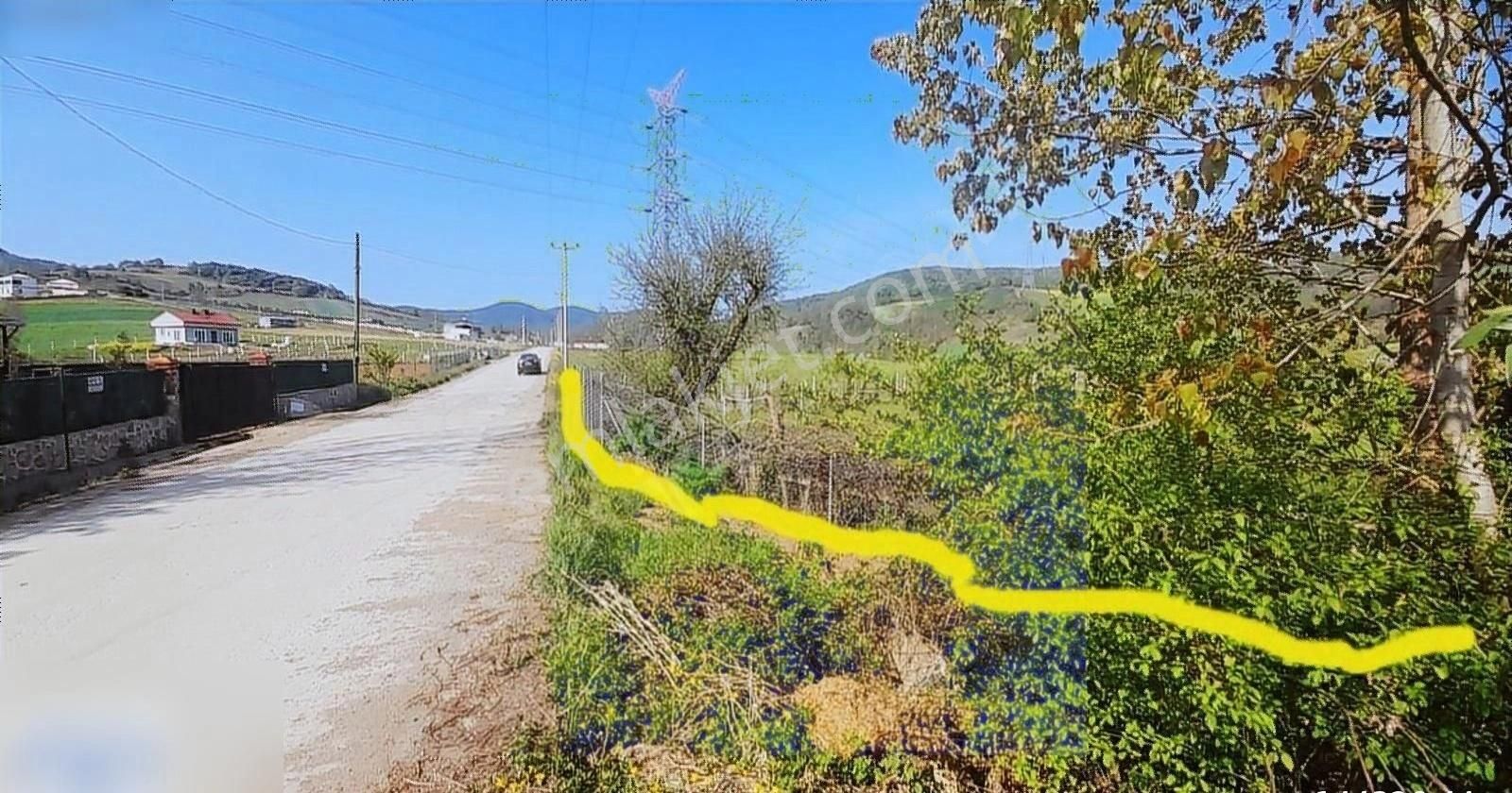 Bıçakçılar Köy Girişi Asfalt Kenarı 1390m2 Köşe Müstakil Tarla
