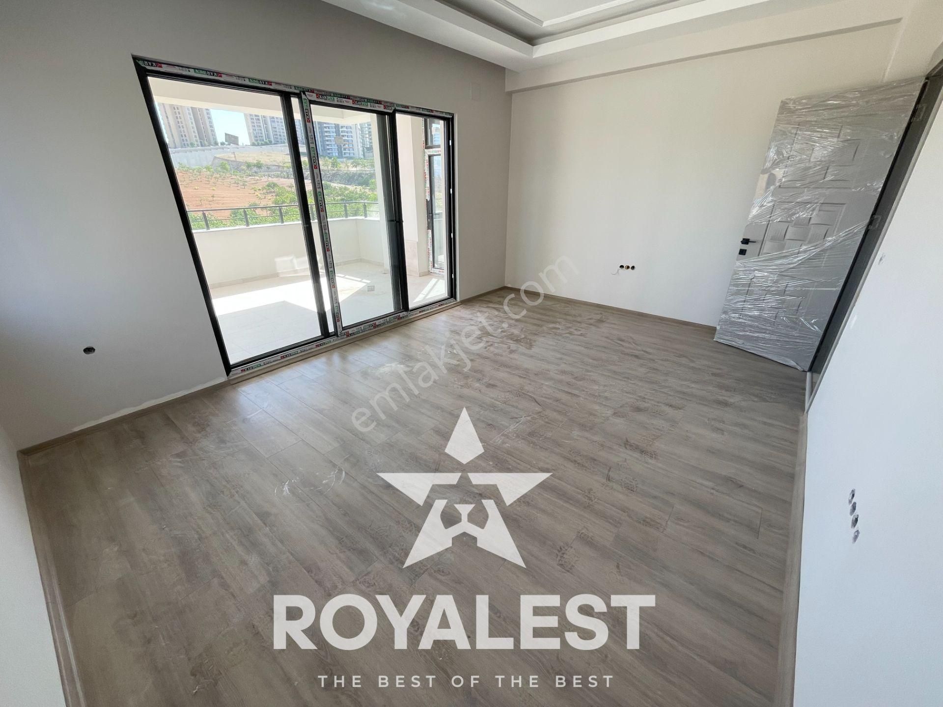 Royalest'ten Kat Ve Cephe Seçenekli Sıfır Önü Açık 2.5+1