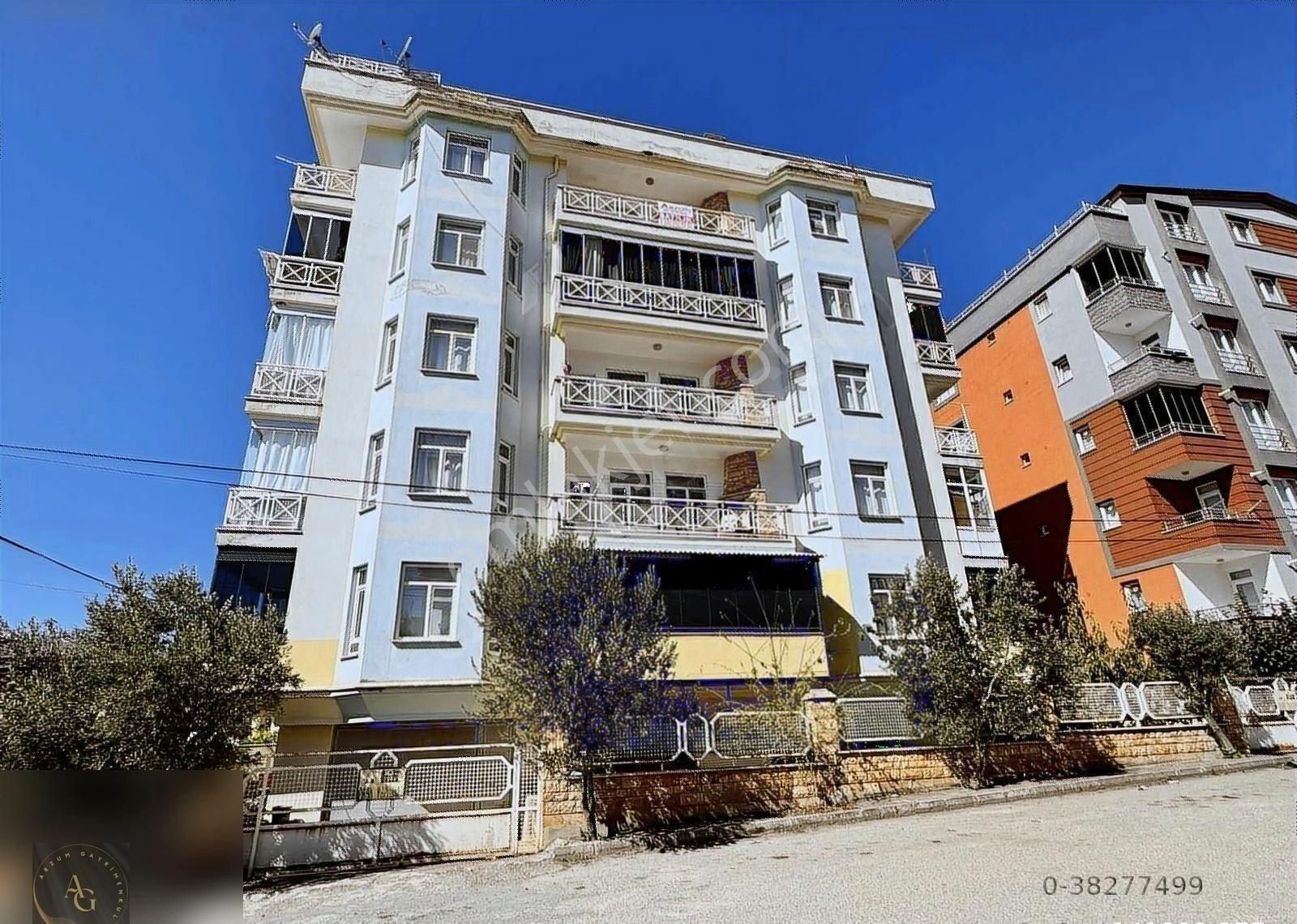 Sofular Mahallesinde Dağ Sokakta 3+1 Daire 210 M2