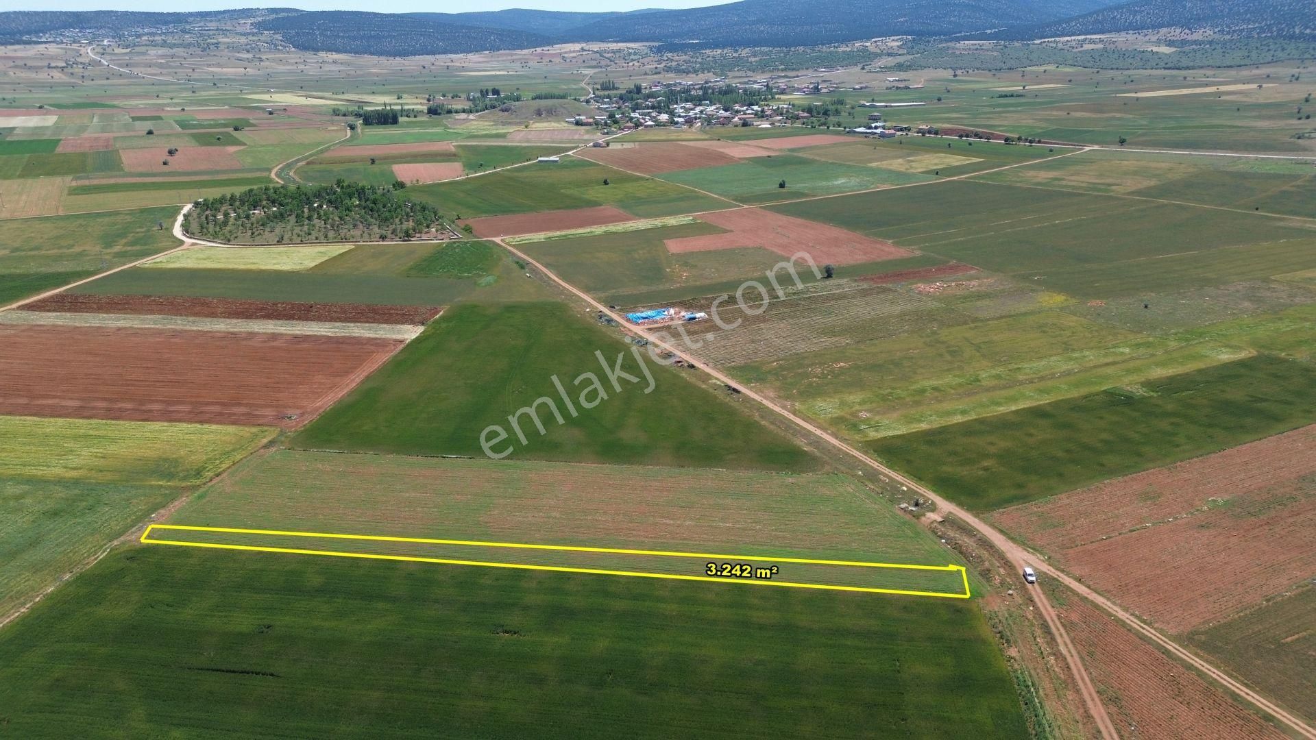 Akören Karahüyük De 3.242 M2 Müstakil Tapulu Arazi
