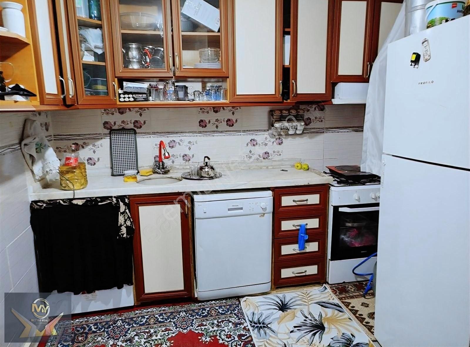 Met Yaptan İstiklal Mah 3 Katlı 2+1 Müstakil Ev