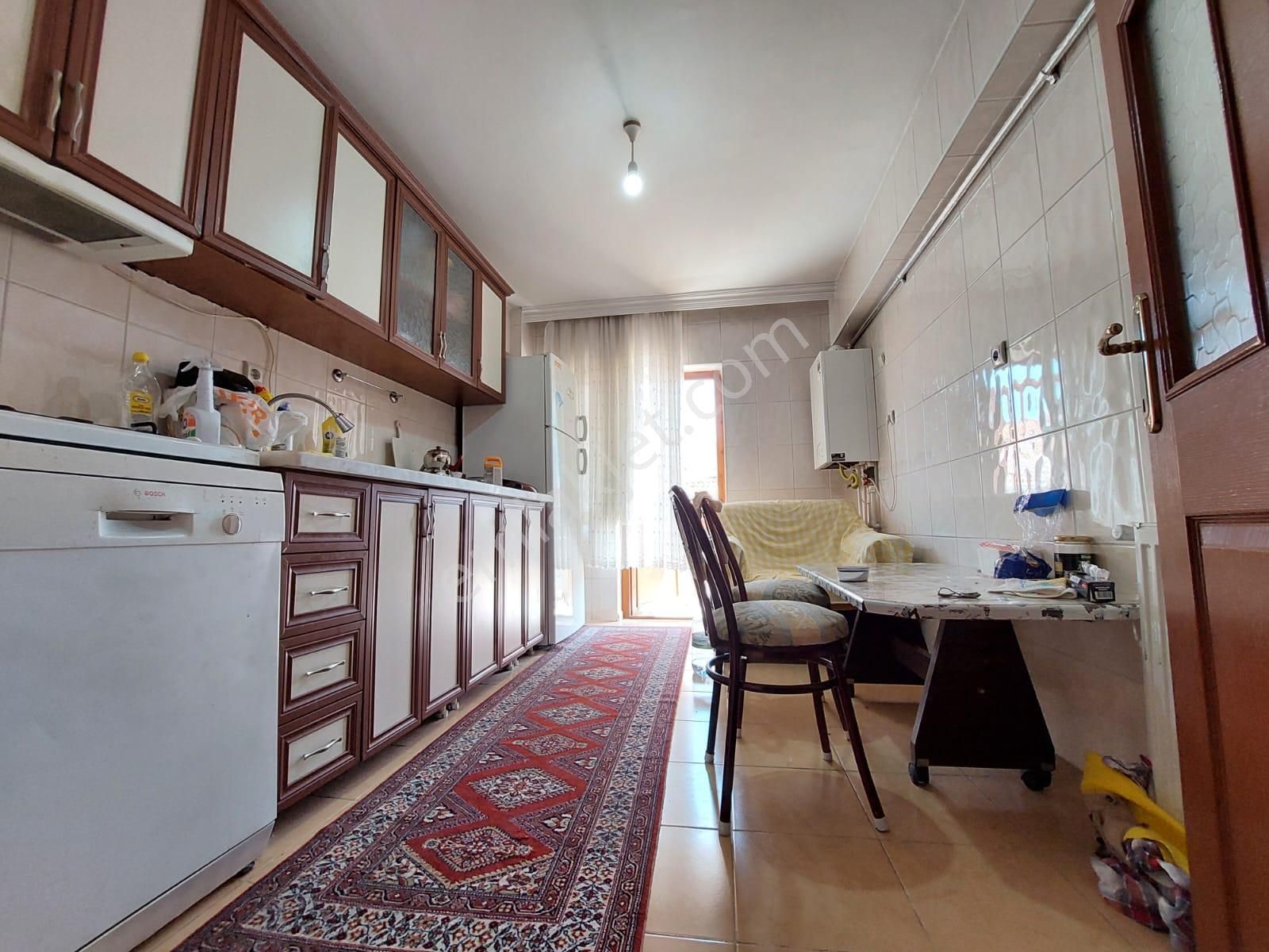 Alsancak Mah Cadde Üzerinde Satılık 3+1 Kat Ta Geniş Daire