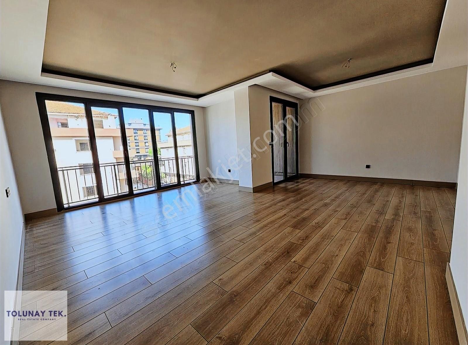 Lim Bahçe Çengelköy'de 4+1/200 M2 Dubleks Satılık Daire