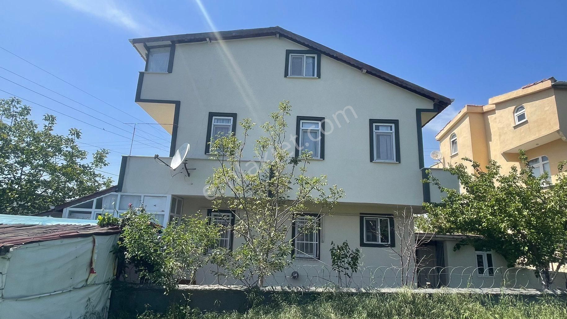 Yeniçiftlik'de Merkezi Konumda Satılık İskanlı 5+1 Villa