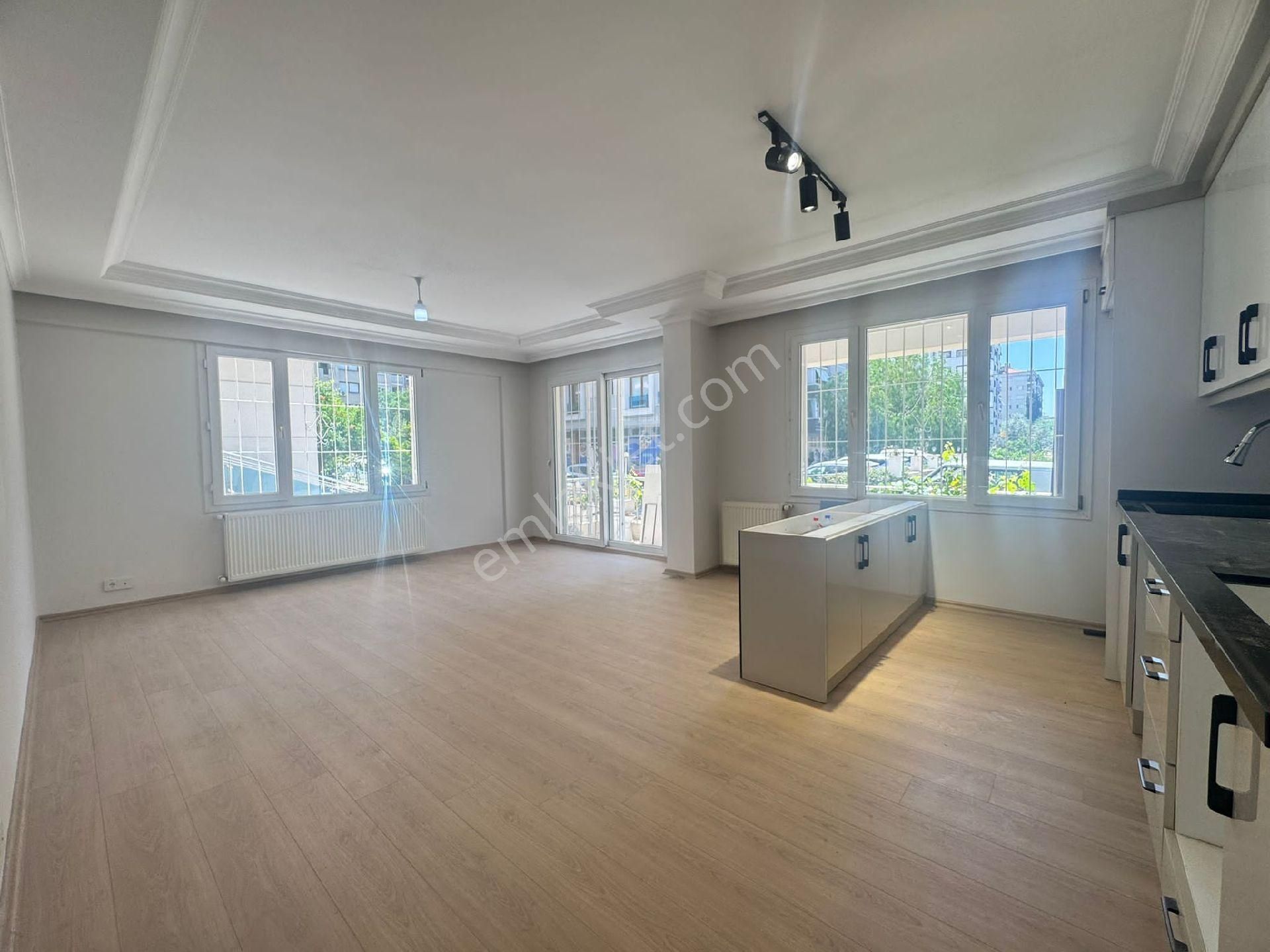 Güneşli Mahallesinde 3+1 Otoparklı Asansörlü Köşe Satılık Daire