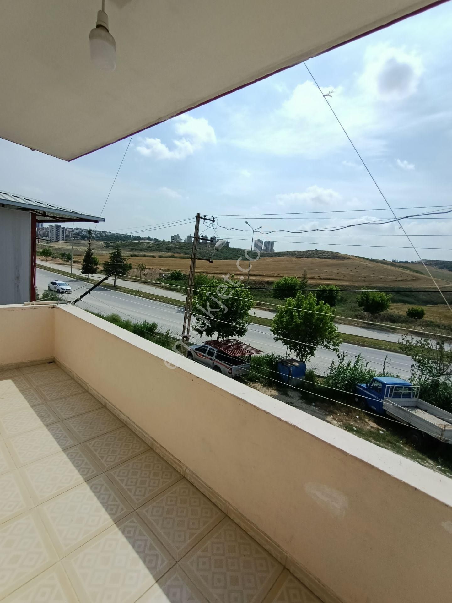 Yüzüncüyıl'da Sungur Bey Lisesi Civarı Cadde Üzerinde 2+1 Kiralık Müstail Ev