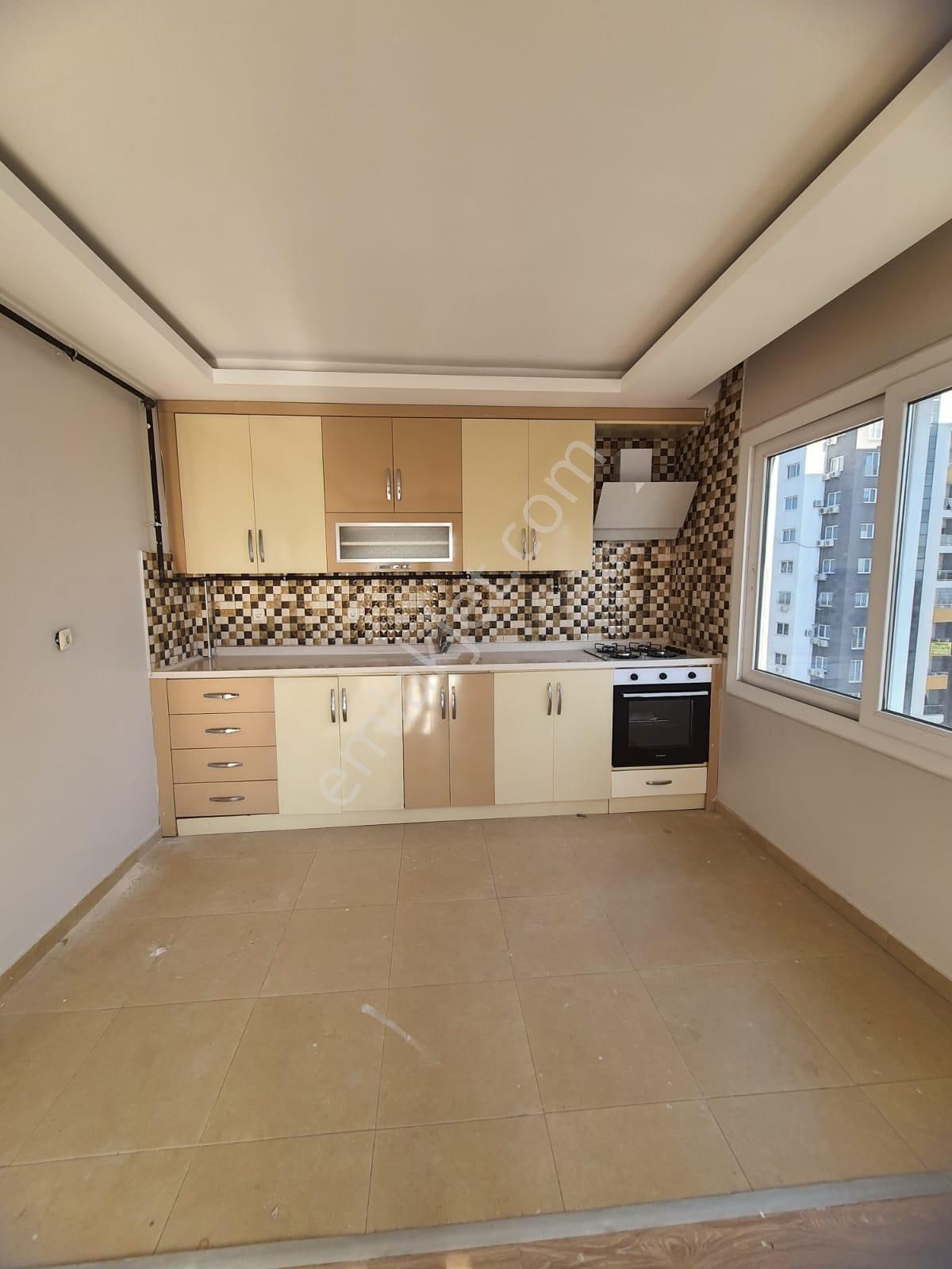 Çukurova 100 Yıl Mahallesi 3+1 Doğal Gazlı 6 Yaşında Satılık Daire