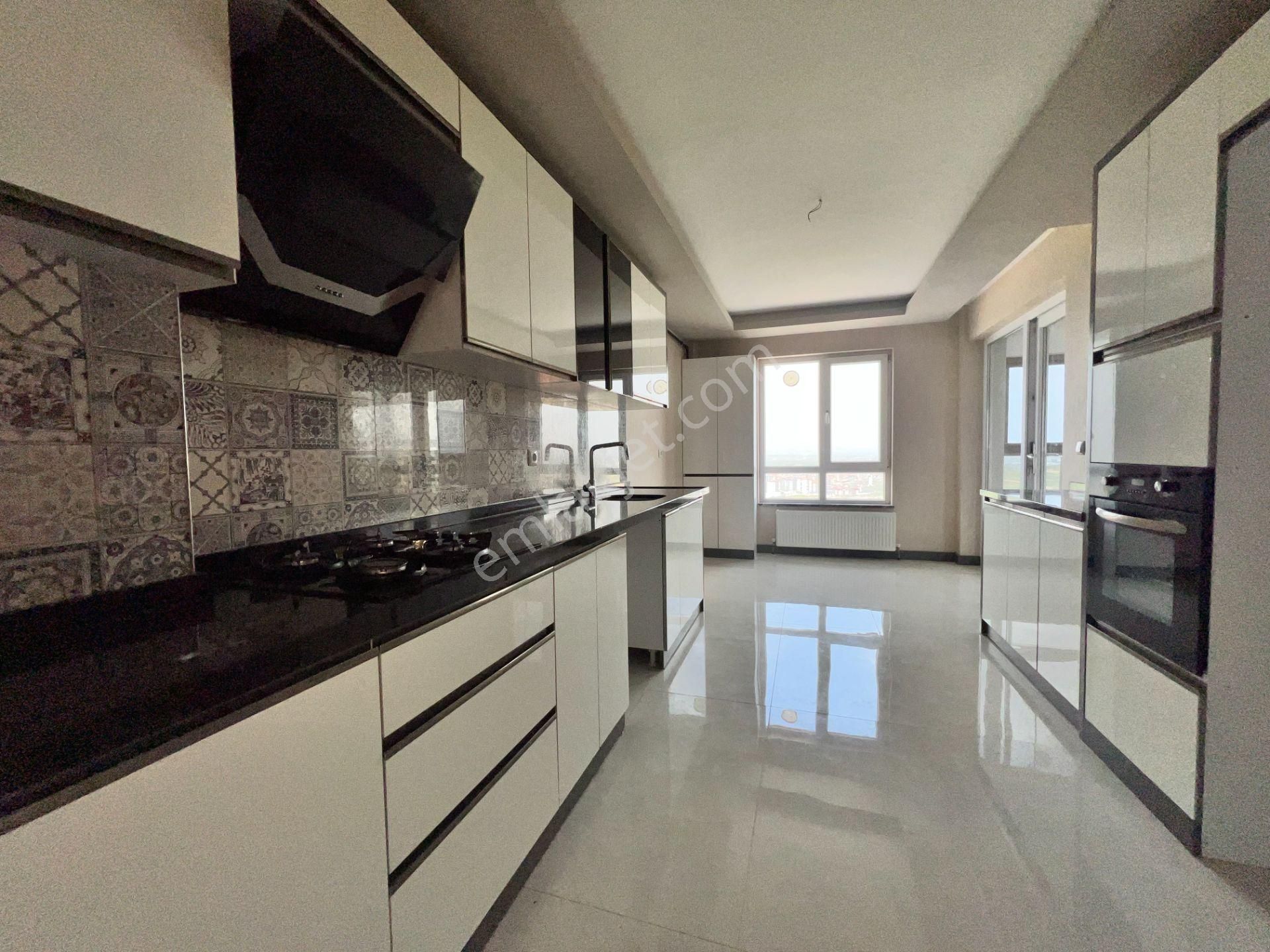 Nasip Emlak'tan 4+1 Fatih Mah. Teras Balkonlu Lüks Site İçerisinde 8. Kat Daire