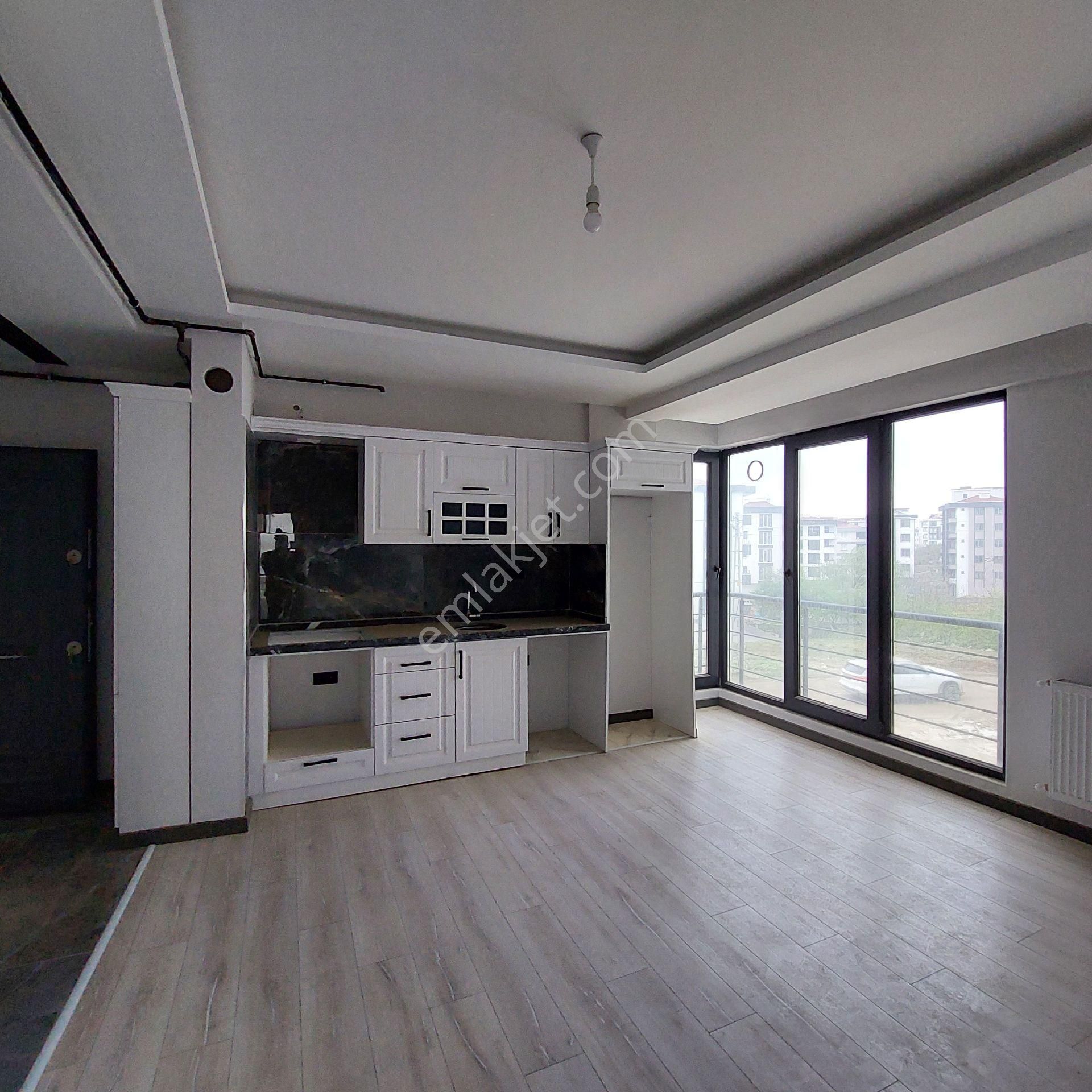 Segup'tan Geniş,deniz Manzaralı Satılık 1+1 Daire