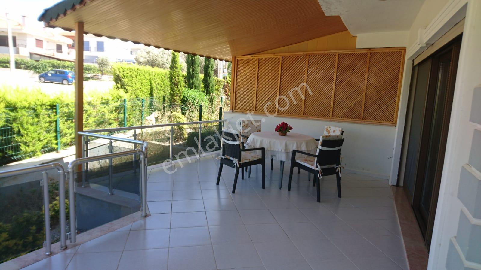 Alaçatı'da Sezonluk Kiralık Dubleks Villa - Görsel 18