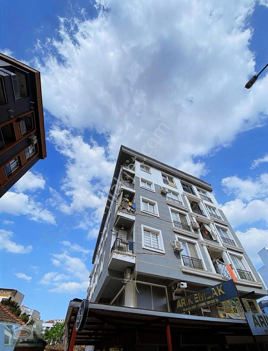 Akman Gayrimenkul'den Muradiye'de Satılık 2+1 K.mutfak Daire