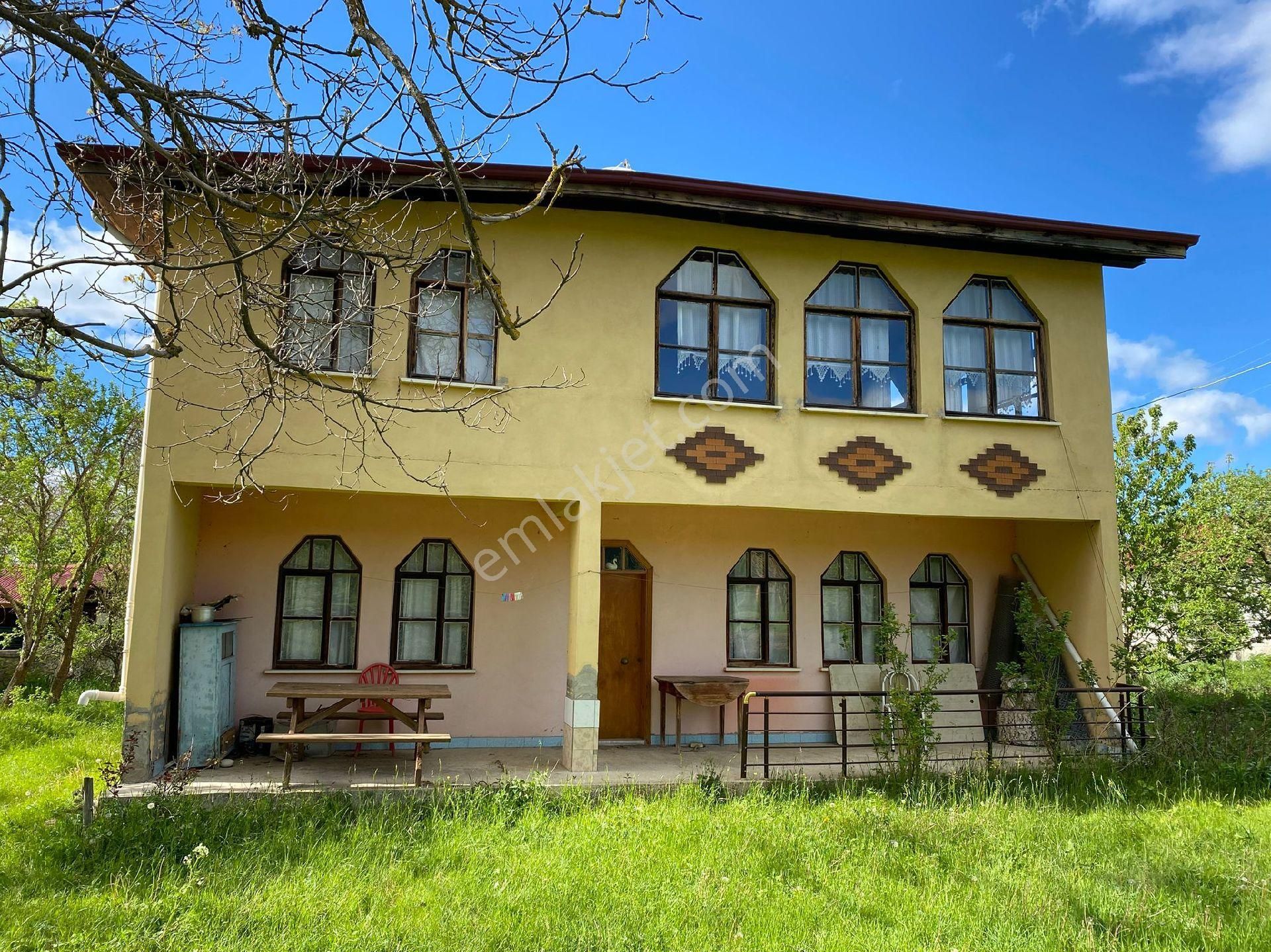 Hasanşeyh Köyü 3020 M2 Arsa İçinde 180 M2 2 Katlı Eşyalı Satılık