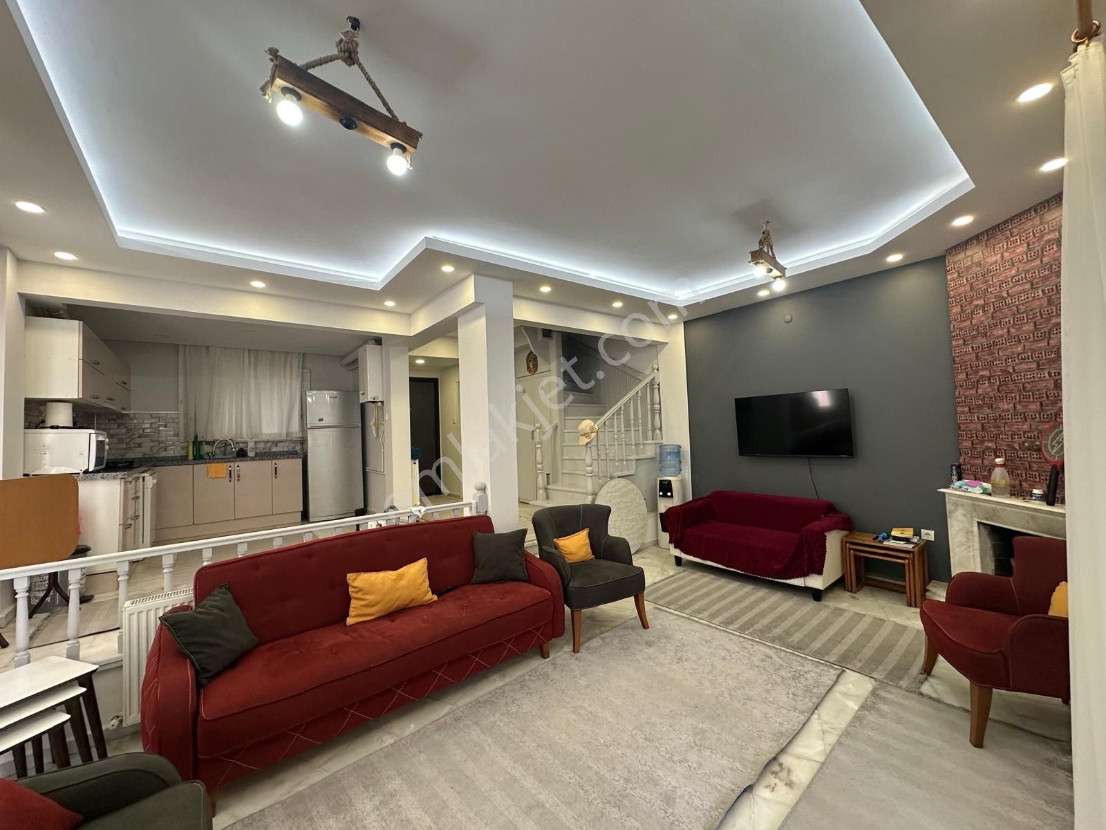 Gümüşyaka Nurkent Sitesinde Denize Sıfır Şık Yapılı Satılık Villa