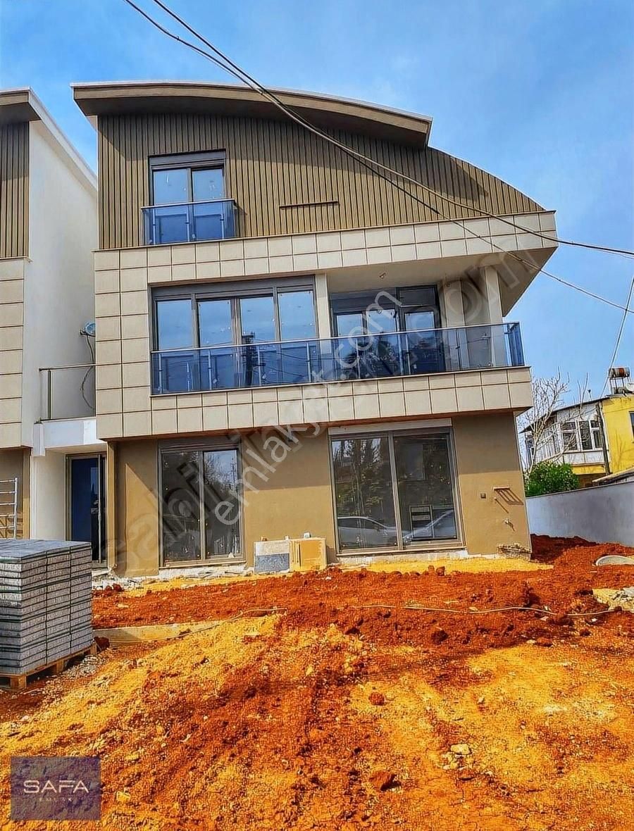 Acil Antalya Lara Plajına 5 Dk Mesafede Satılık Bahçeli Butik Ev