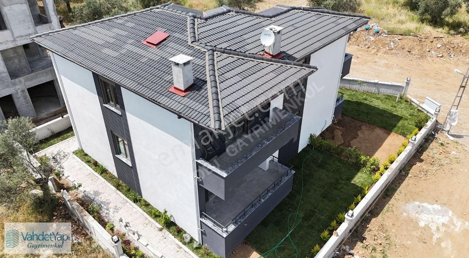 Vahdet'ten Güre'de Yolun Altında Uygun Fiyat Bahçeli 3+1 Villa !