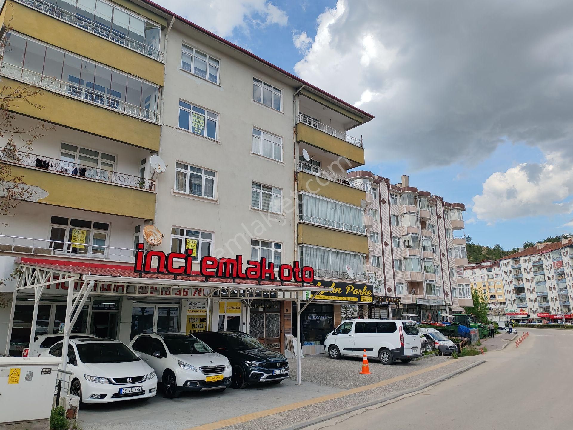Ana Caddede Çarşıya Salı Pazarına Yürüme Mesafesinde 180 M2, 4+1