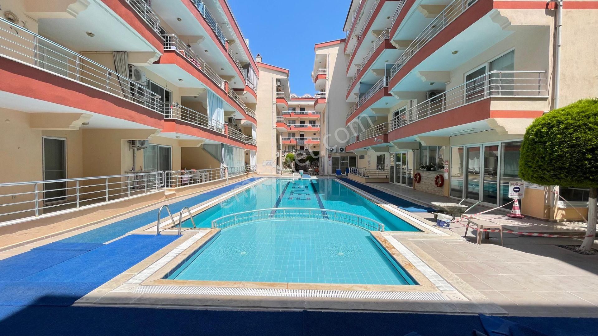 Didimde Merkezi Konumda 2+1 Havuzlu Sitede Eşyalı Daire