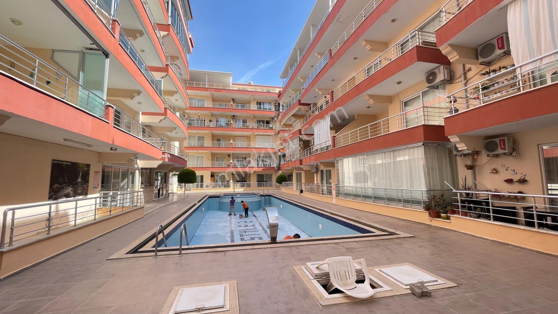 Didimde Merkezi Konumda 2+1 Havuzlu Sitede Eşyalı Daire