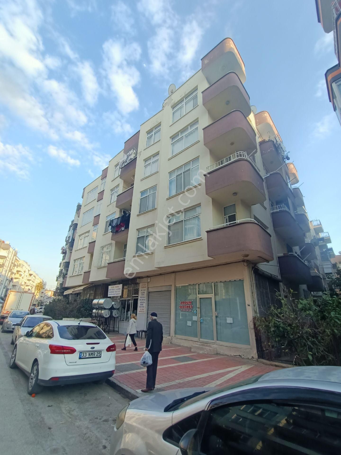 Mersin Yenişehir Piri Reis Mahallesi'nde 4 Katlı Binanın 2 Katı 3+1 Satılık Daire