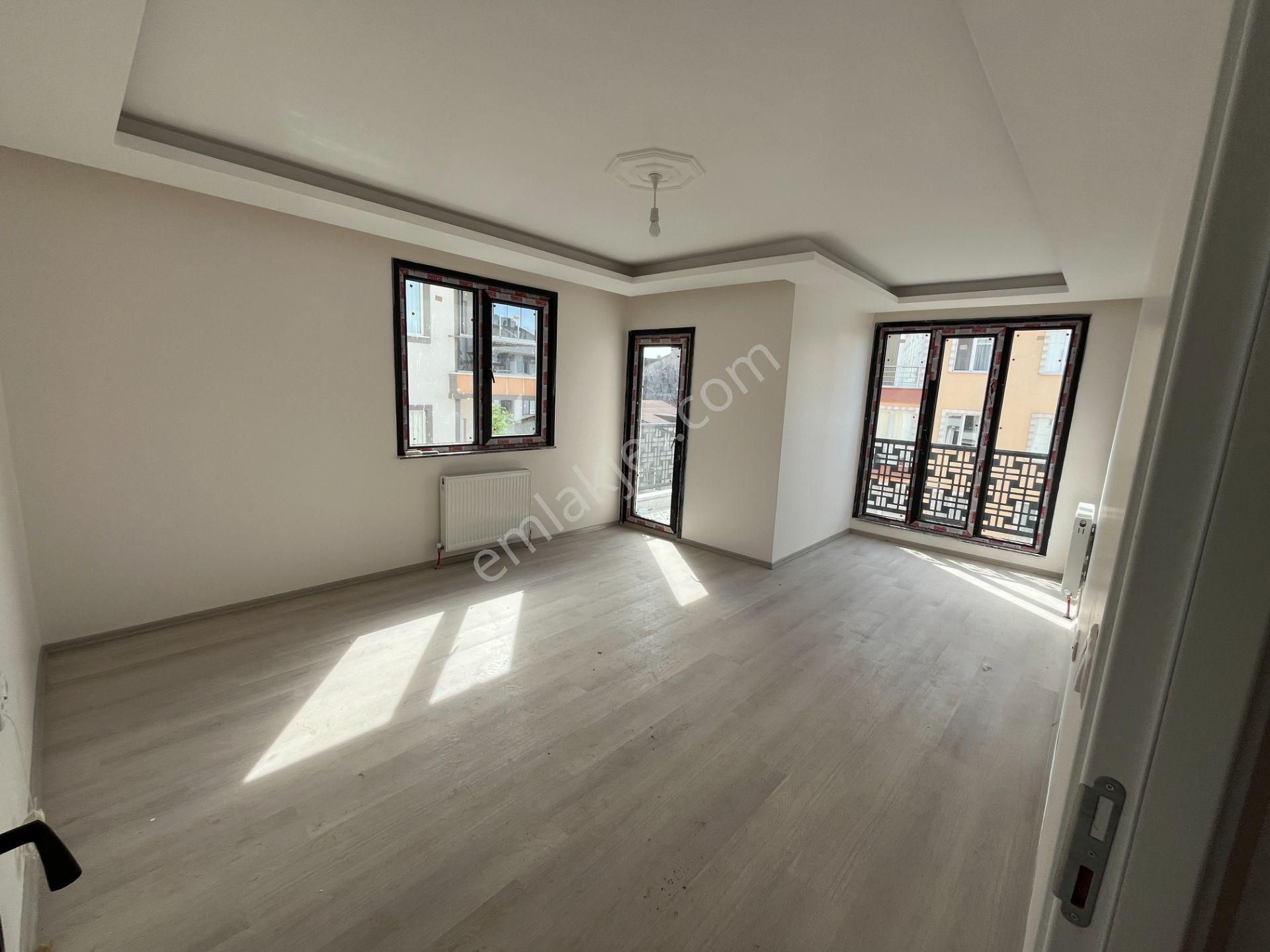 Samandıra A.gazi Mahallesinde 2+1 Sıfır Lüksdaire 2.kat Asnsörlü
