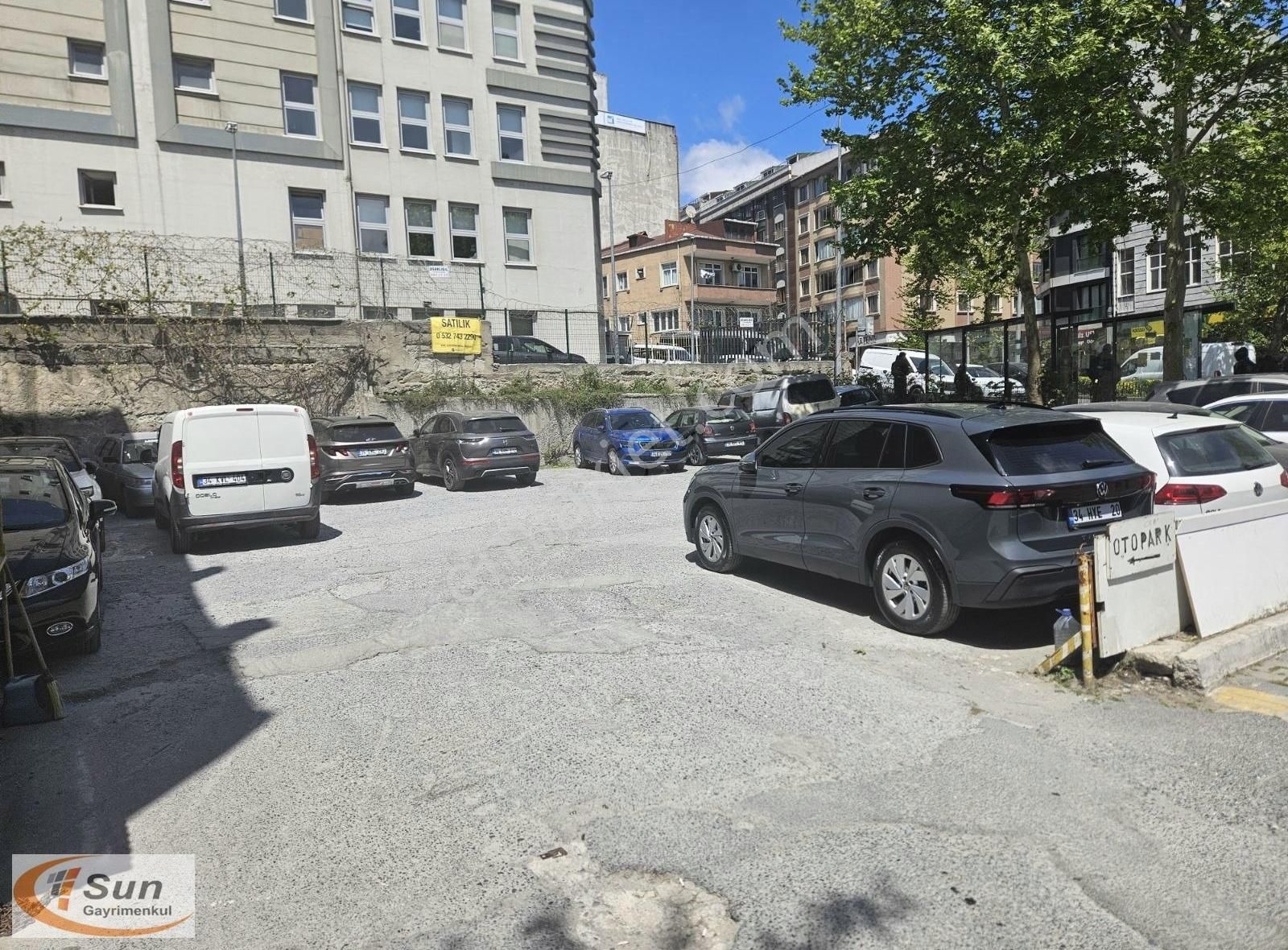 Cadde Üstü Emsalsiz Köşe Başi Satilik Arsa - Görsel 3