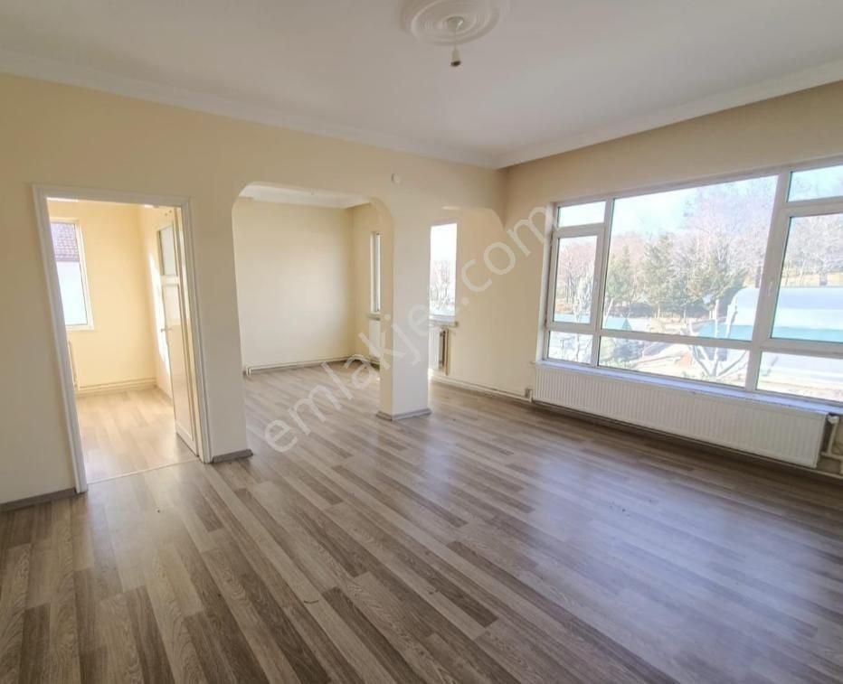 Aydınlıkevler'de Altınpark Manzaralı Kiralık Daire Hoşcan Emlak'tan