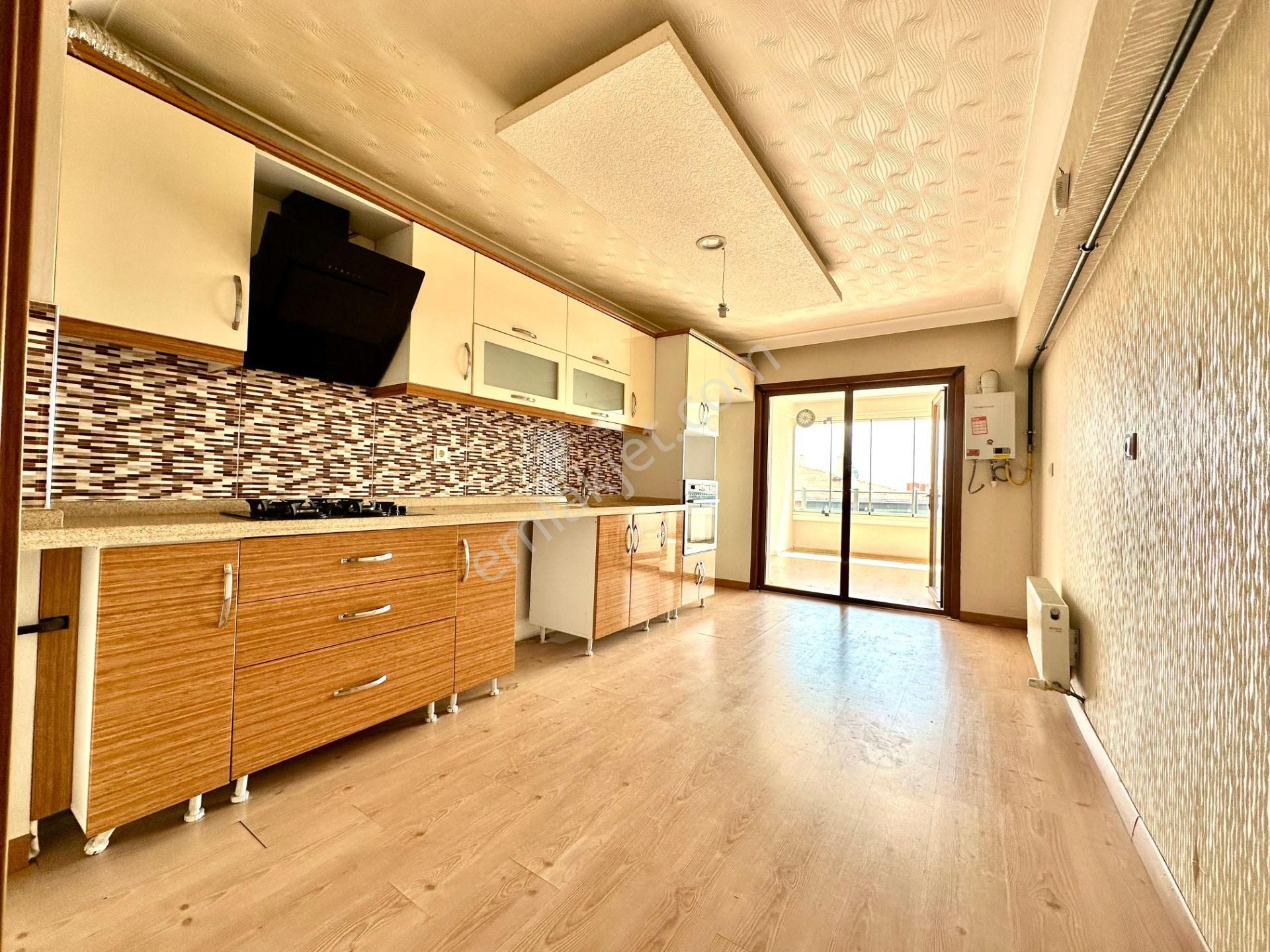 Kalecik Emlak'tan Asansör, 2 Geniş Balkon, Masrafsız 3+1 140m²