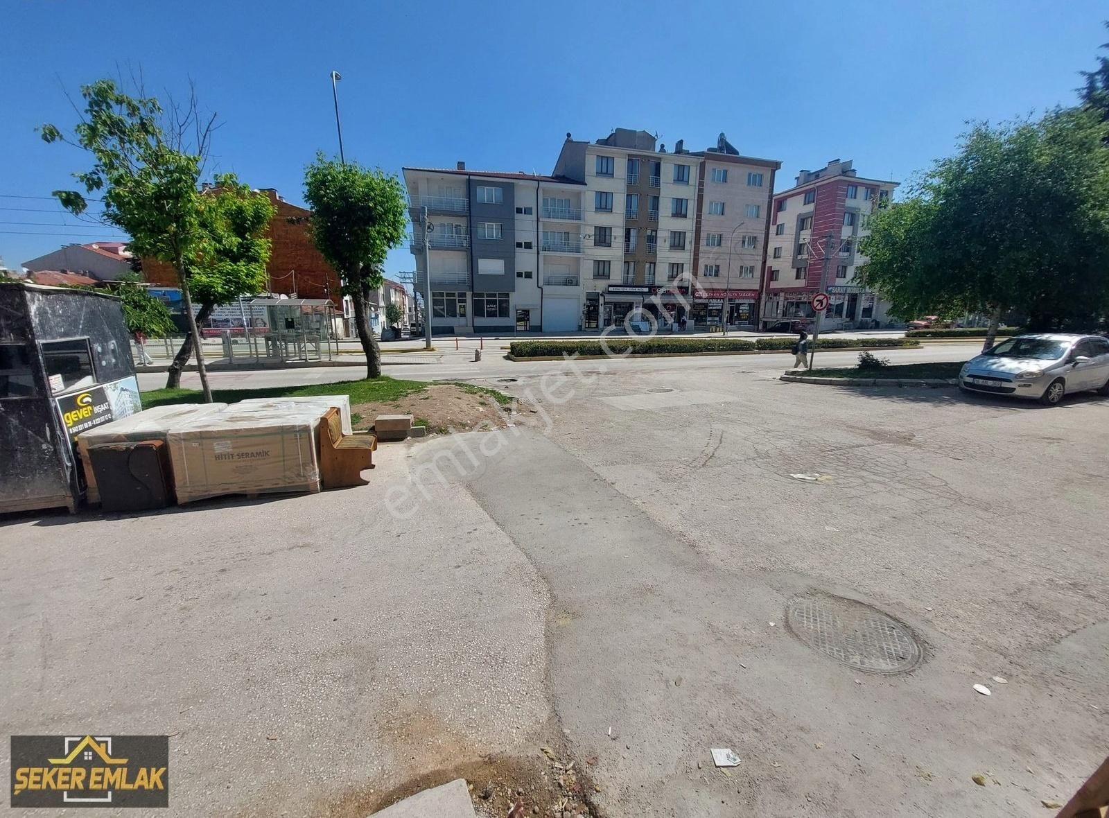 Şekerdn Kiralk Ertaş Tranvy Durğı Karşı 170m² Zemin+200m² Bodrum