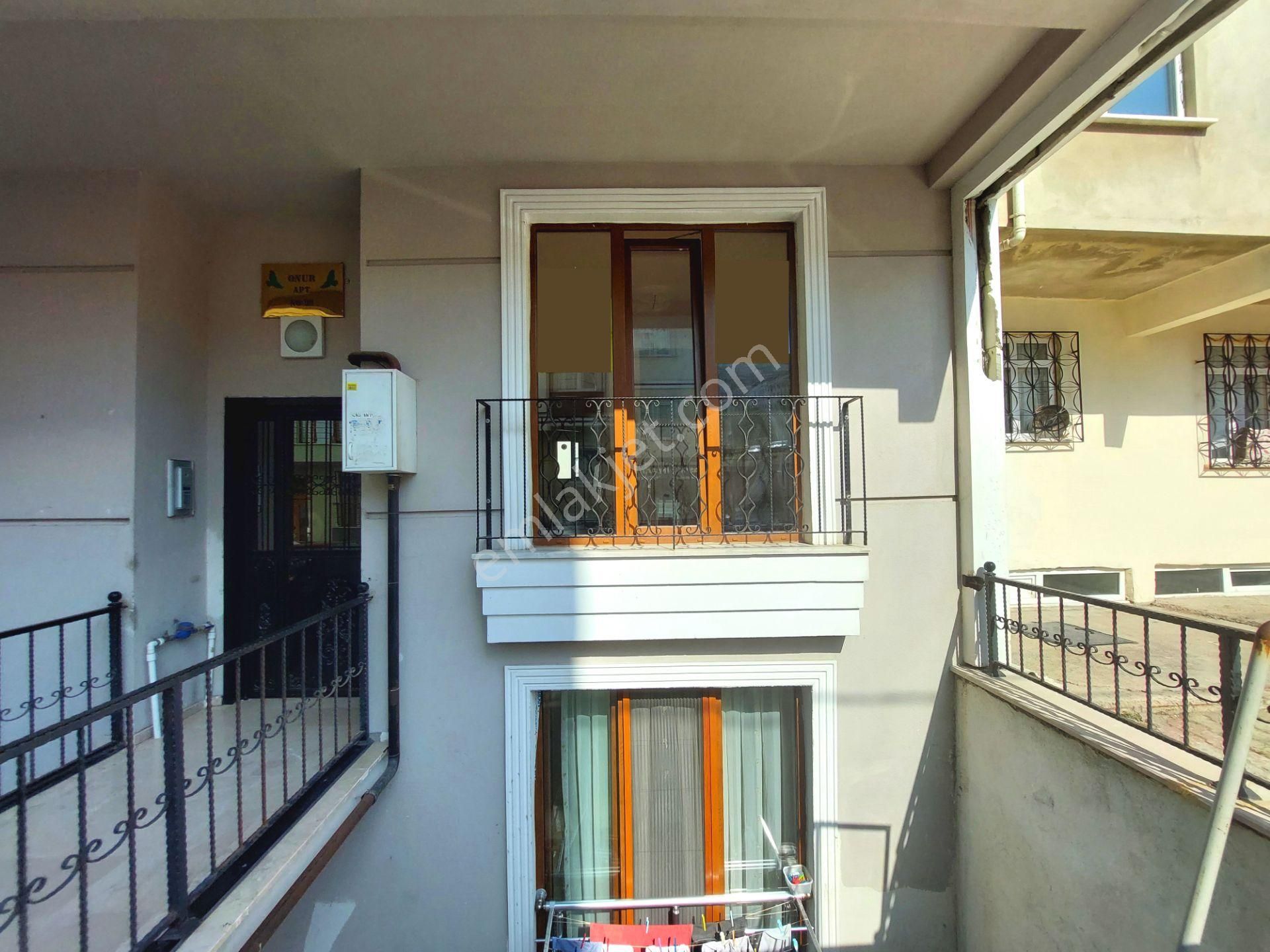 Zümrütevlerde;ayrı Mutfaklı,kombili,kullanışlı,yüksek Giriş(2+1)