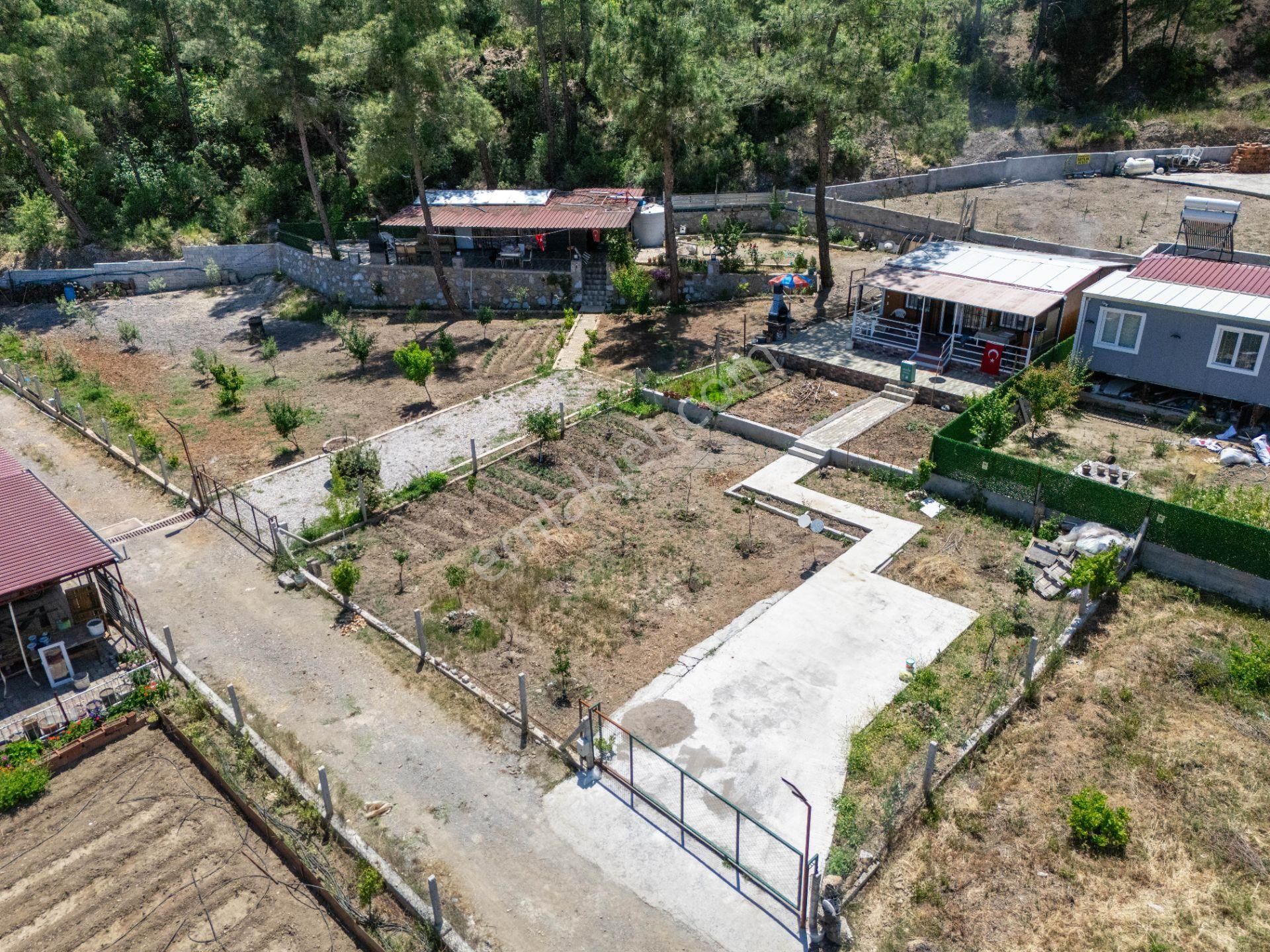 Menderes Yeniköy Bahçecik 600 M2 Bahçe Ve 60 M2 Ev