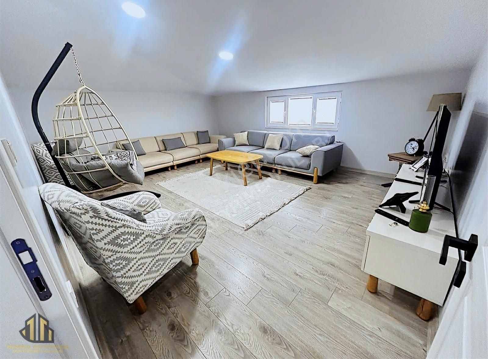 Pendik Esenyalı'da Caddeye Yakın 3+2 Satılık Dubleks