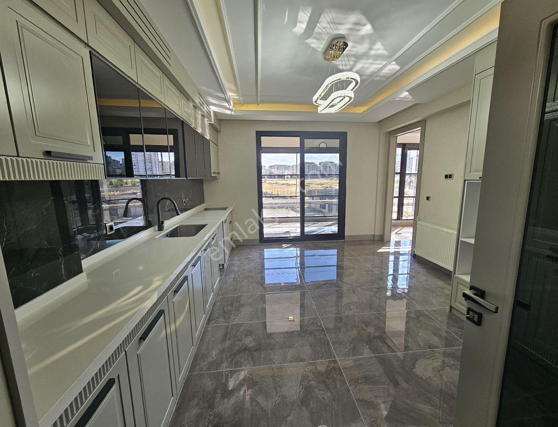 Winstown Avm Civarı Sipan Zilanda 3.5+1 Satılık Daire