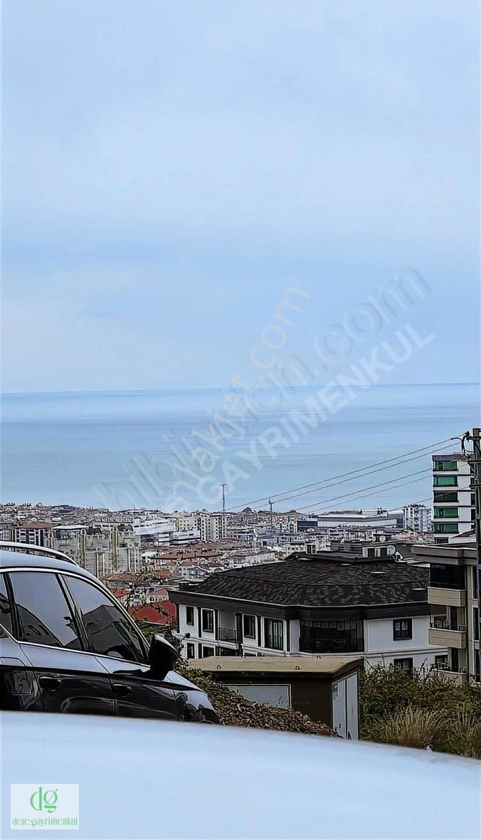 Doga Kolejinin Yanında Deniz Manzaralı Salon Mutfak Ayrı 2+1
