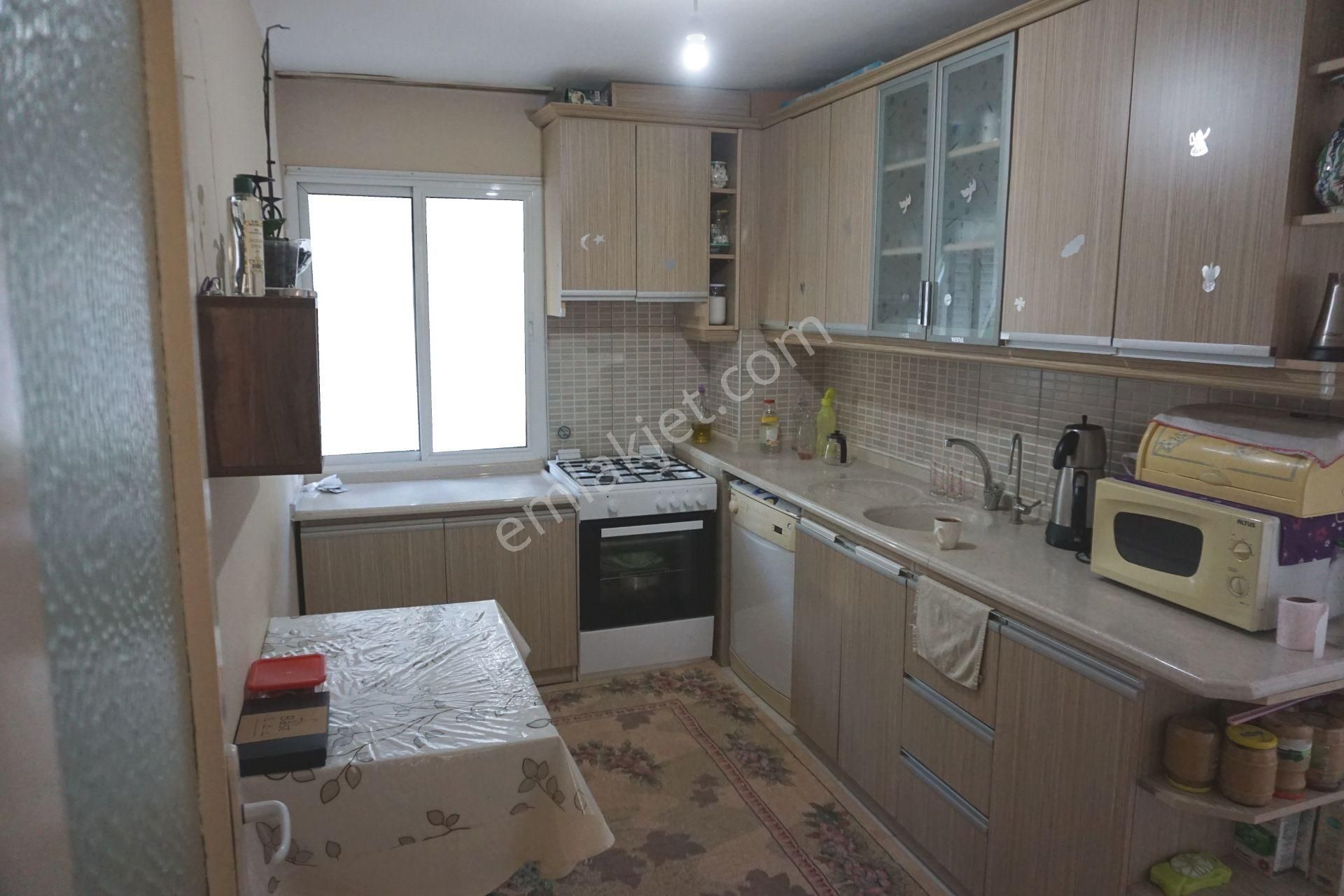Egekentte Satılık 3+1 Balkonlu+asansörlü Çiğli Serkan Dan