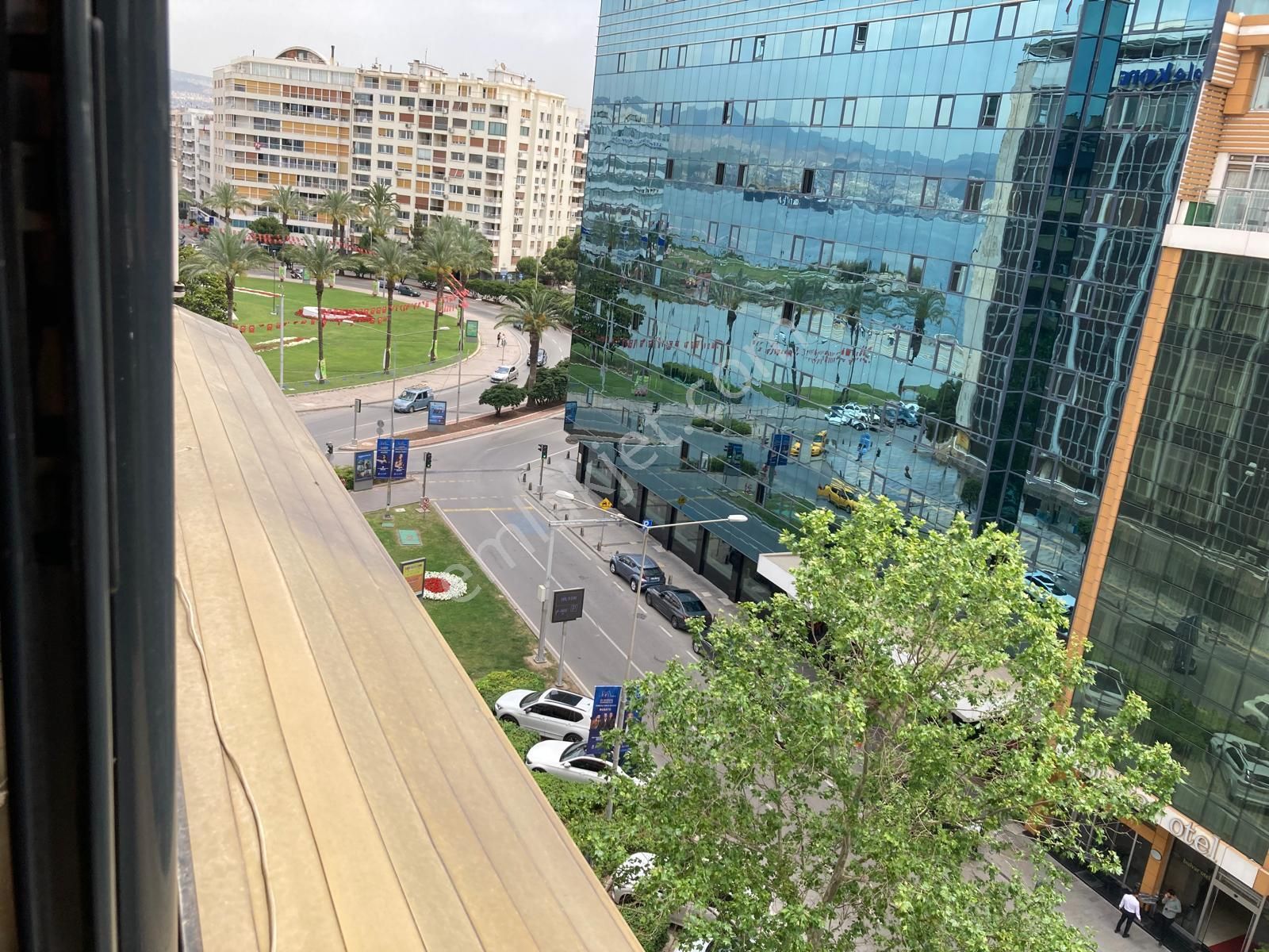 Pasaport'ta En Merkezi Konumda İş Merkezi Bünyesinde Eşyalı Ofis