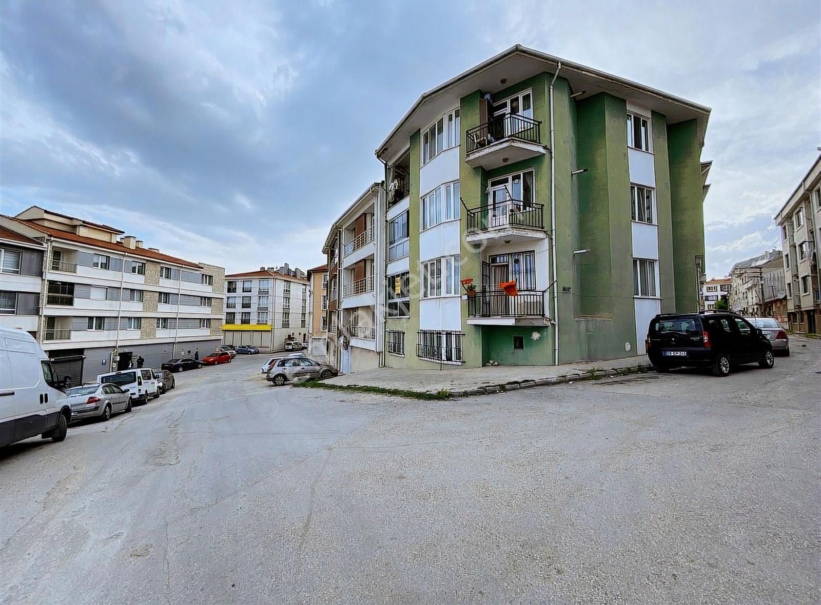 Çırağan Emlak'tan Emek Mah.bulvar Yakını Eşyalı 3+1 Daire