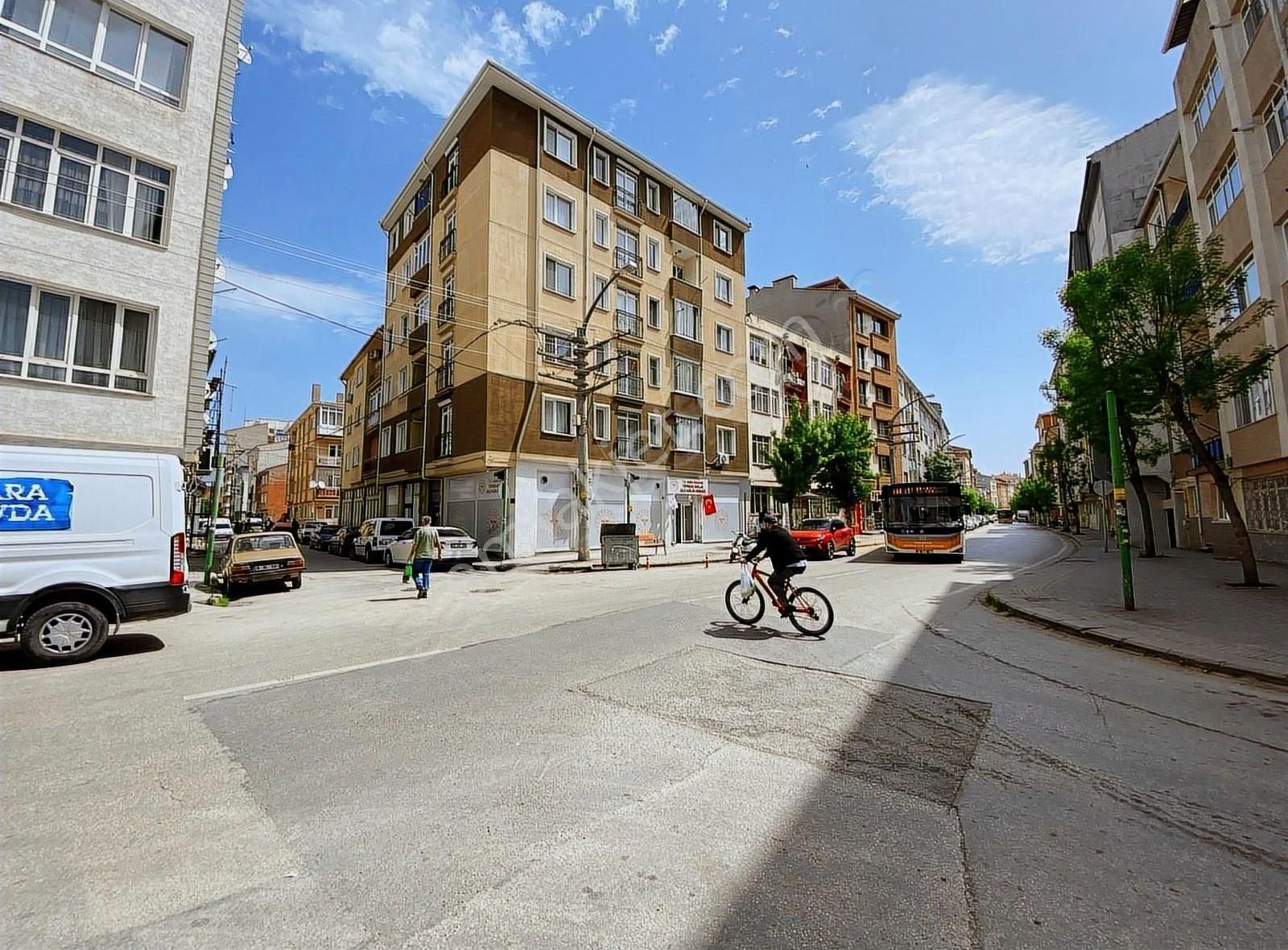 Çırağan Emlak'tan Işıklar Mah.kırım Caddesi Arası 120 M2 Dükkan