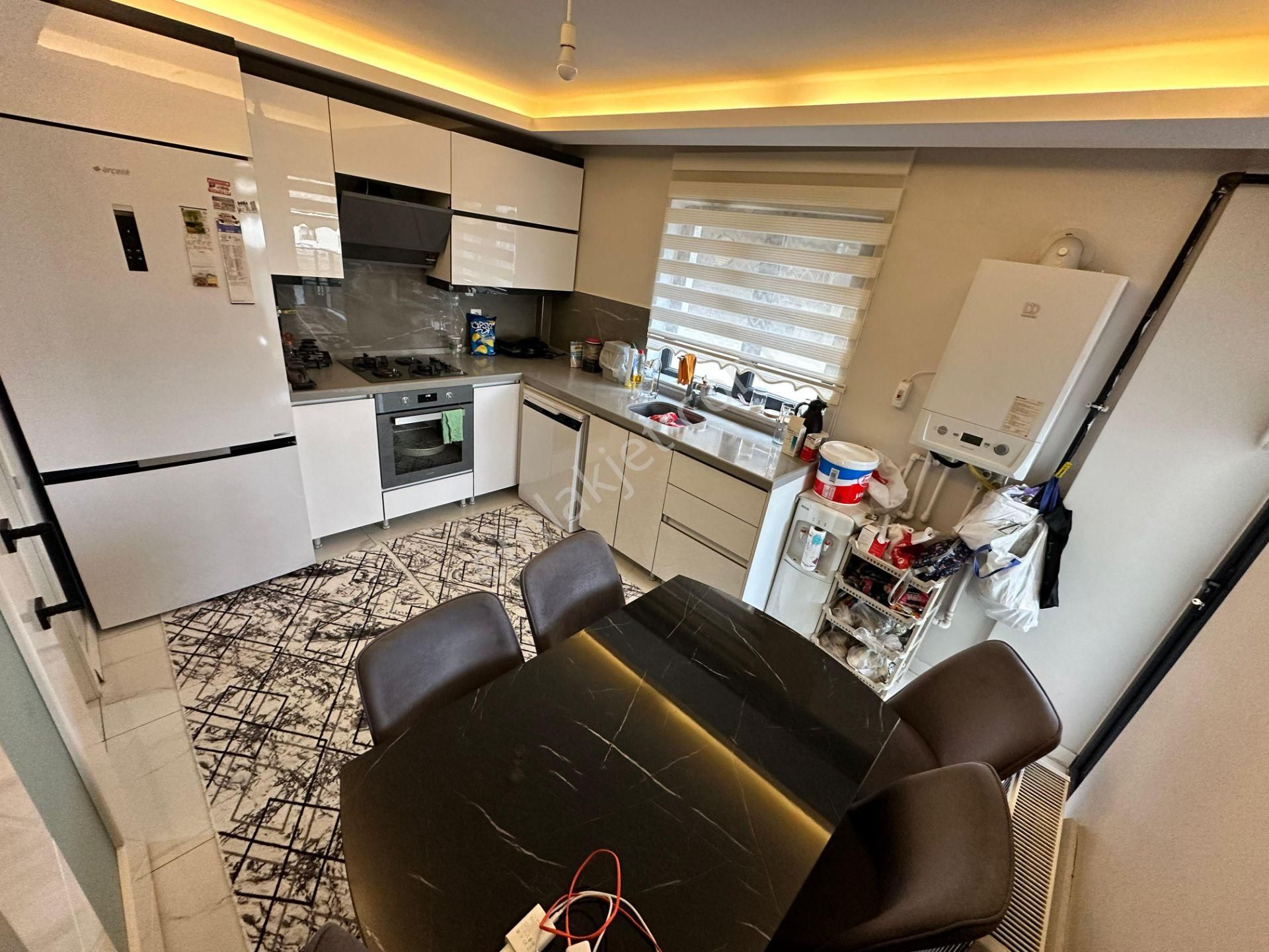 Hayal'den Pınarbaşı Mh'de 3 Yıllık Asansörlü Ön Cp. Geniş Full+full Yapılı 2+1 Kaçırılmaz Daire!