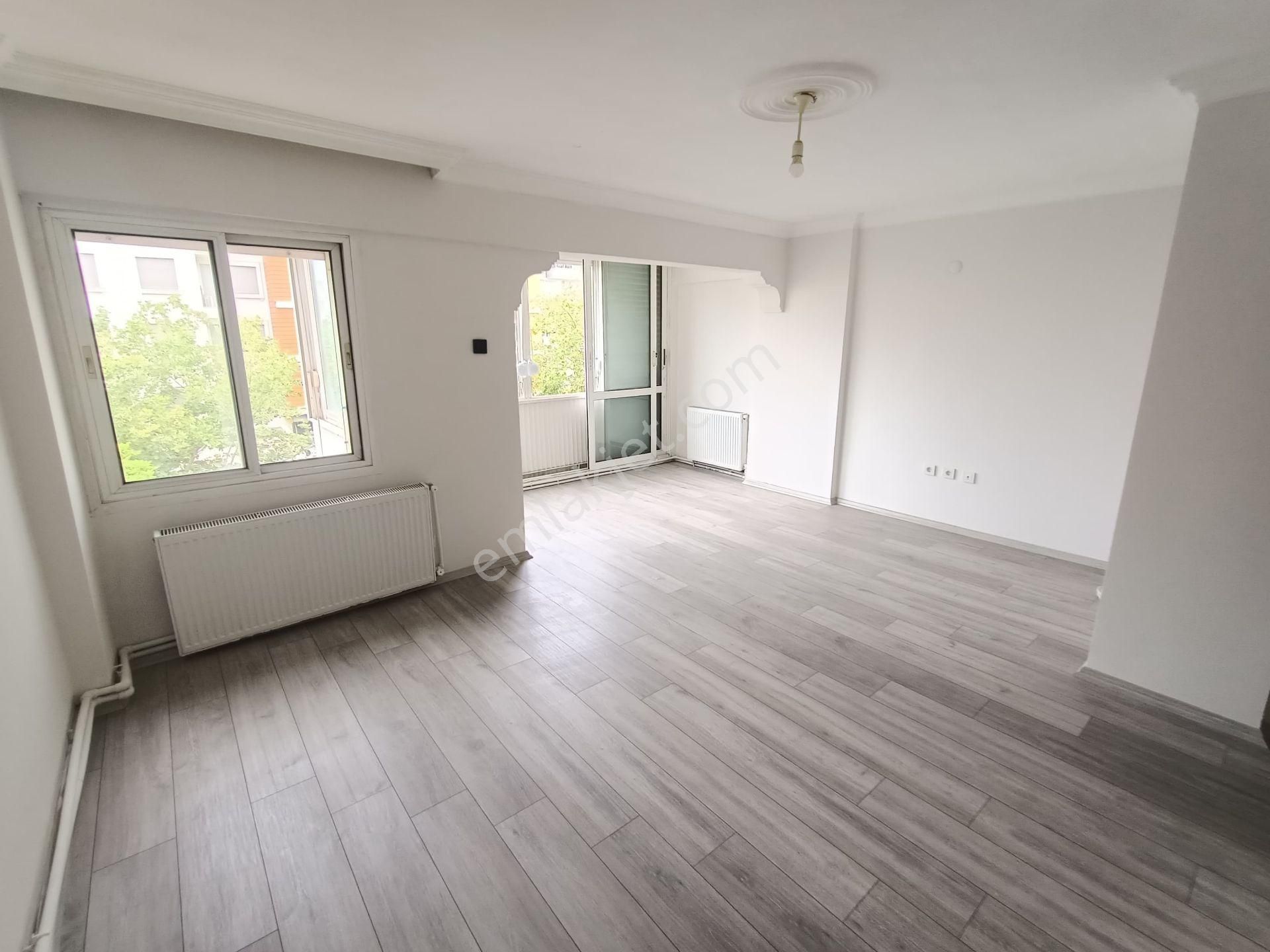 Girne Bulvarı Üzeri Asansörlü Kombili Temiz 2+1 Kiralık Daire