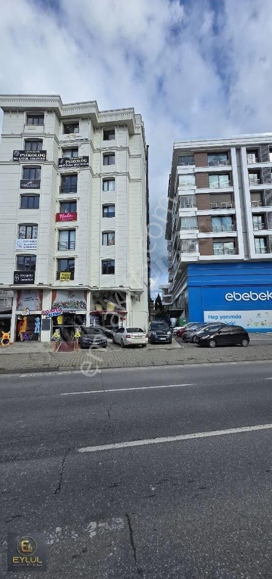Atakent İş Merkezinde